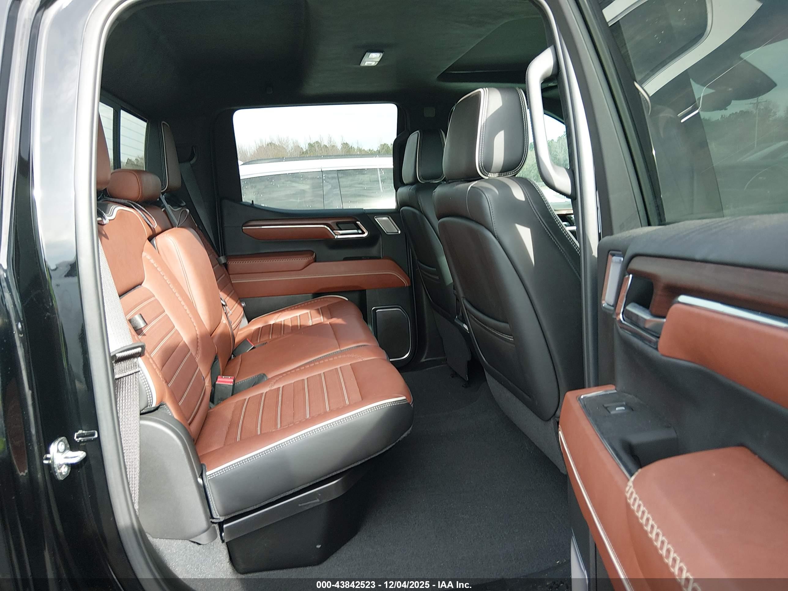 GMC SIERRA image 8