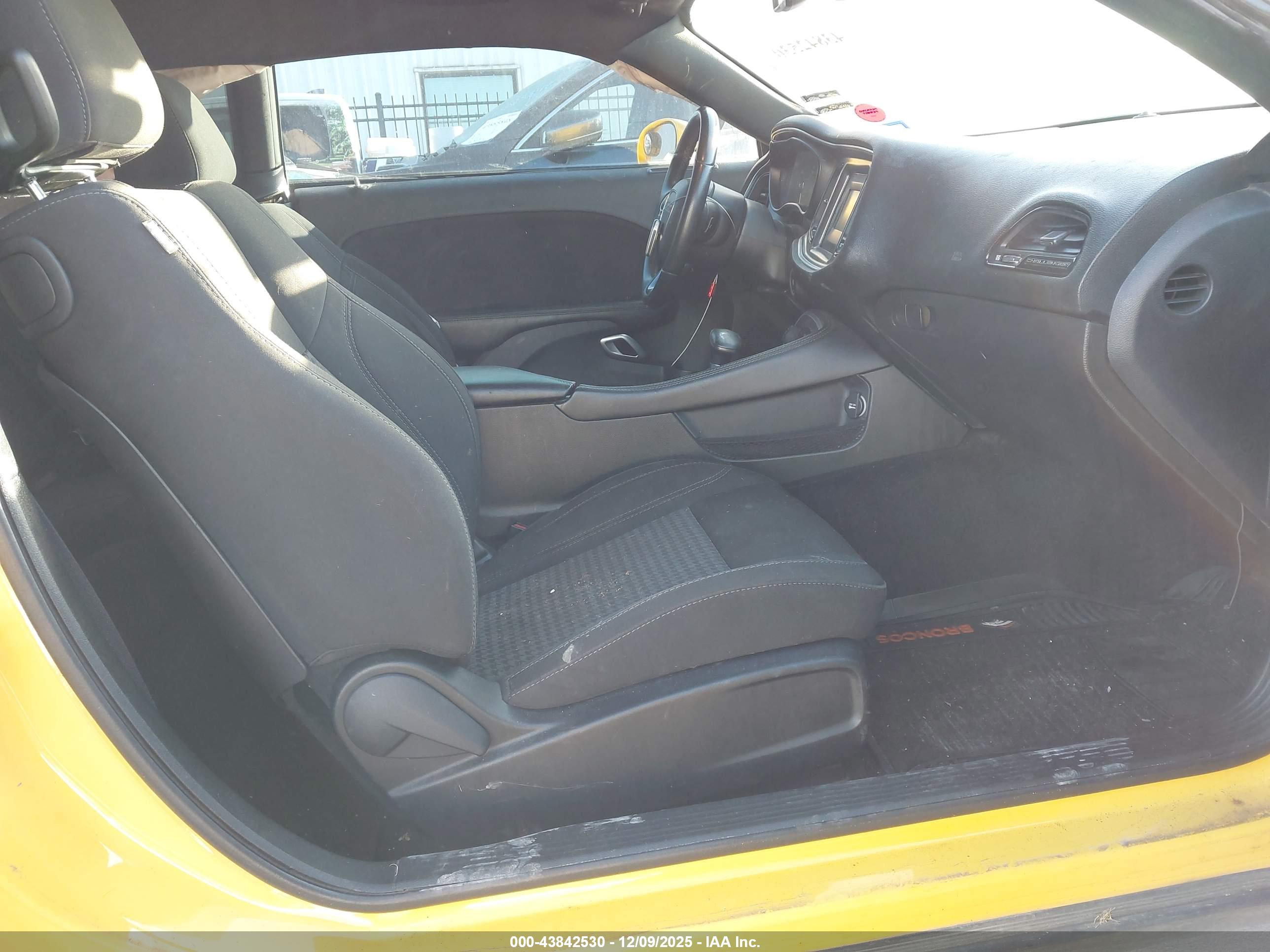 DODGE CHALLENGER image 5
