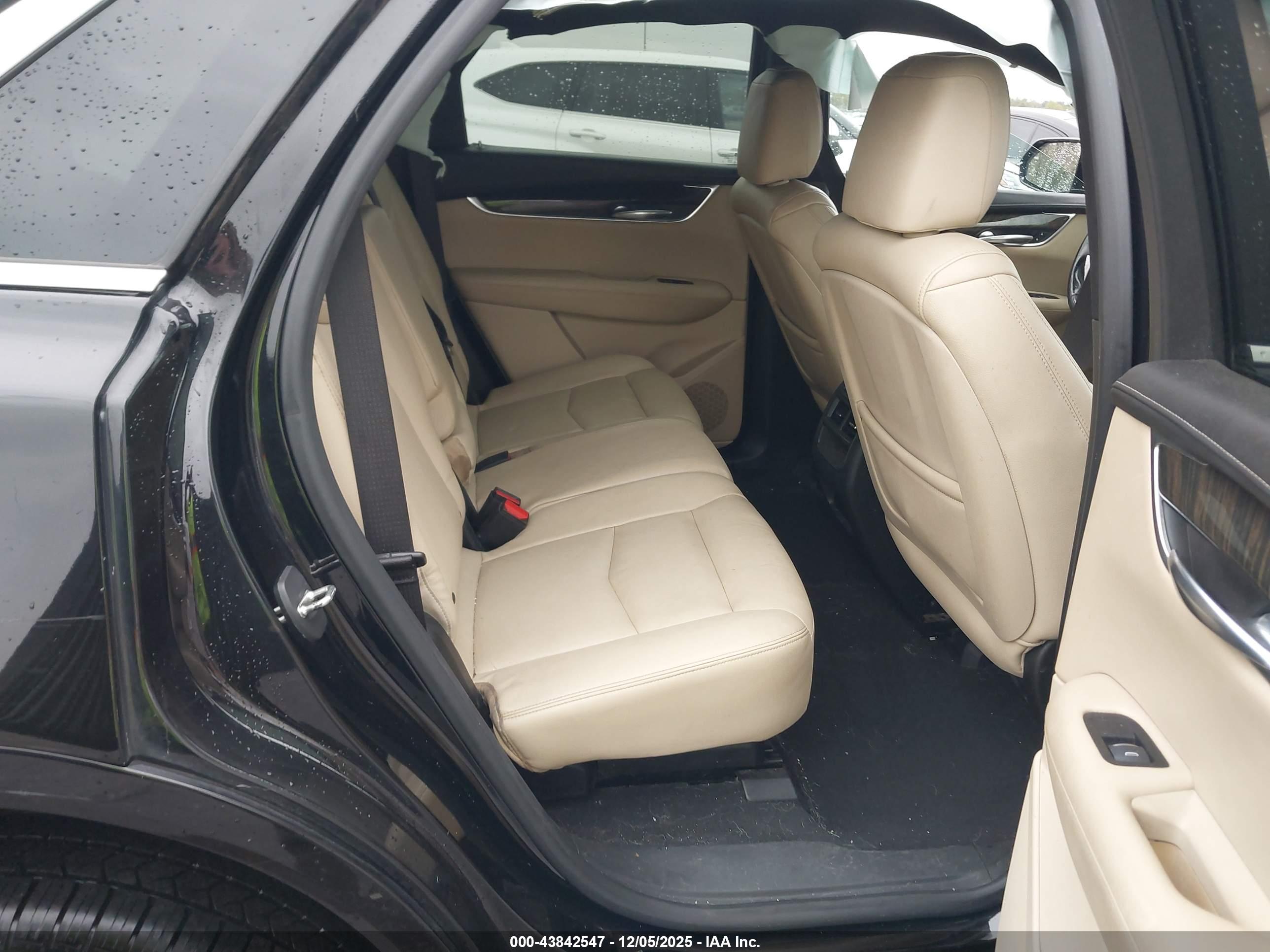 CADILLAC XT5 image 8