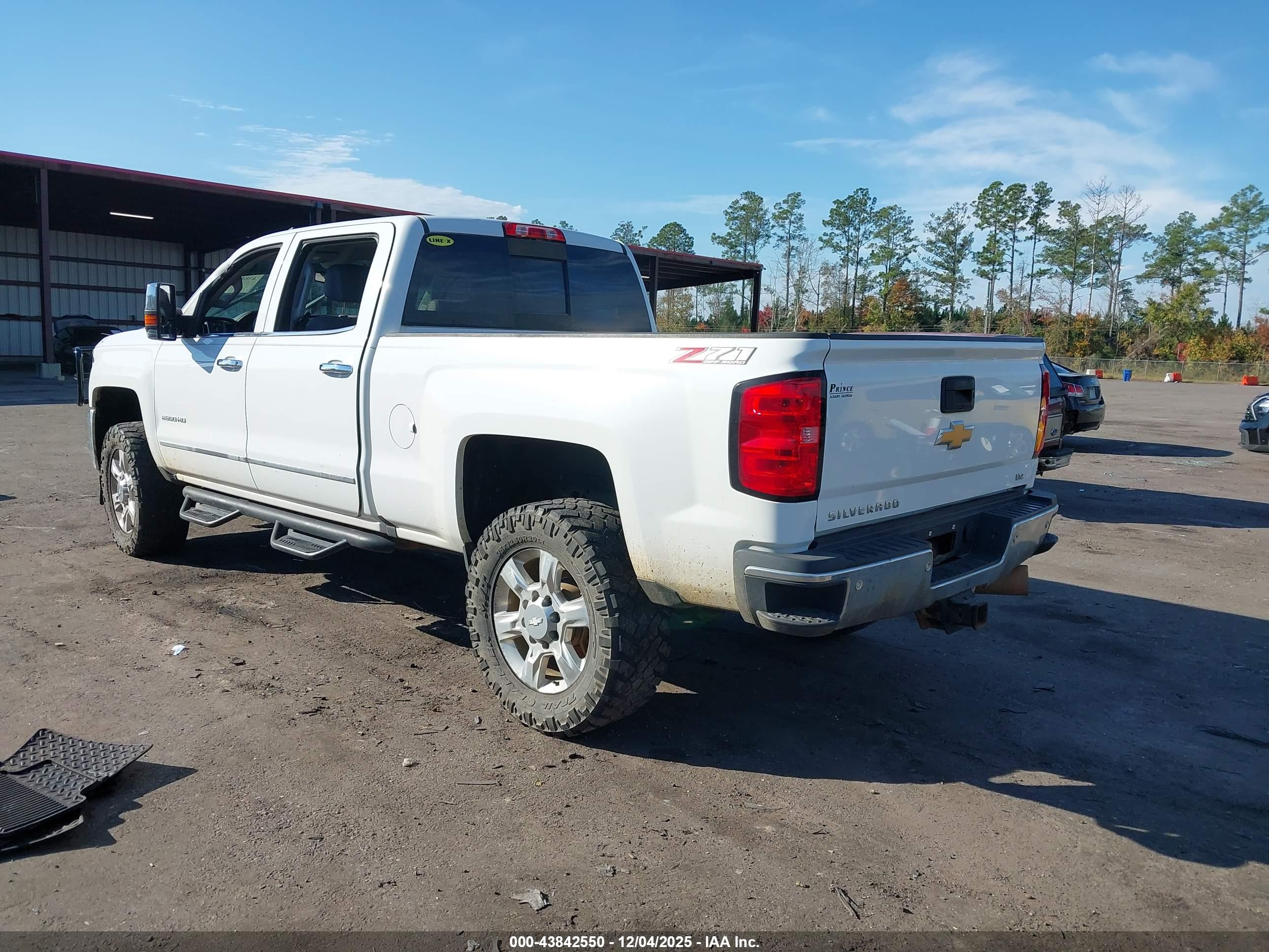 CHEVROLET SILVERADO image 3