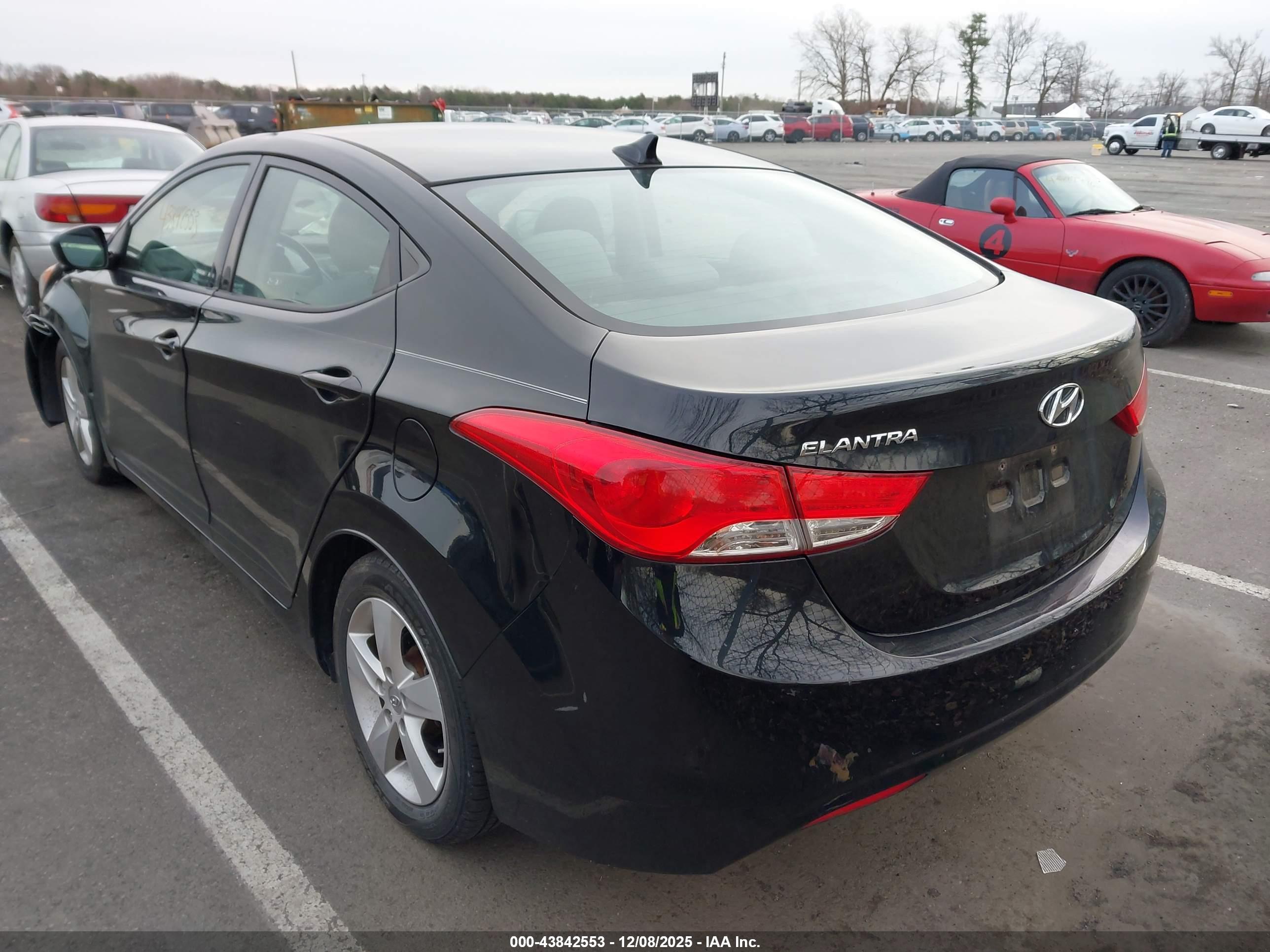 HYUNDAI ELANTRA image 3