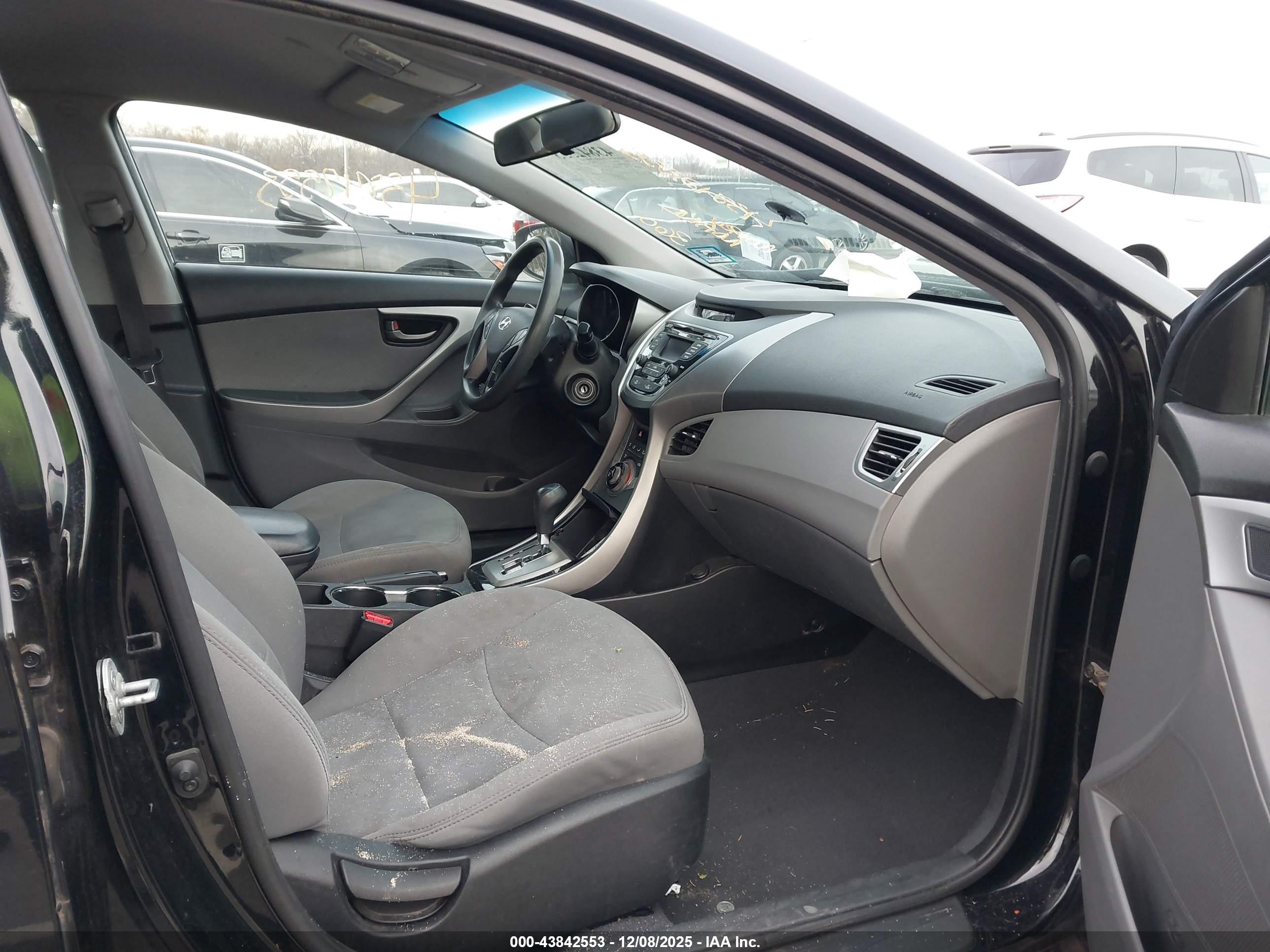 HYUNDAI ELANTRA image 5