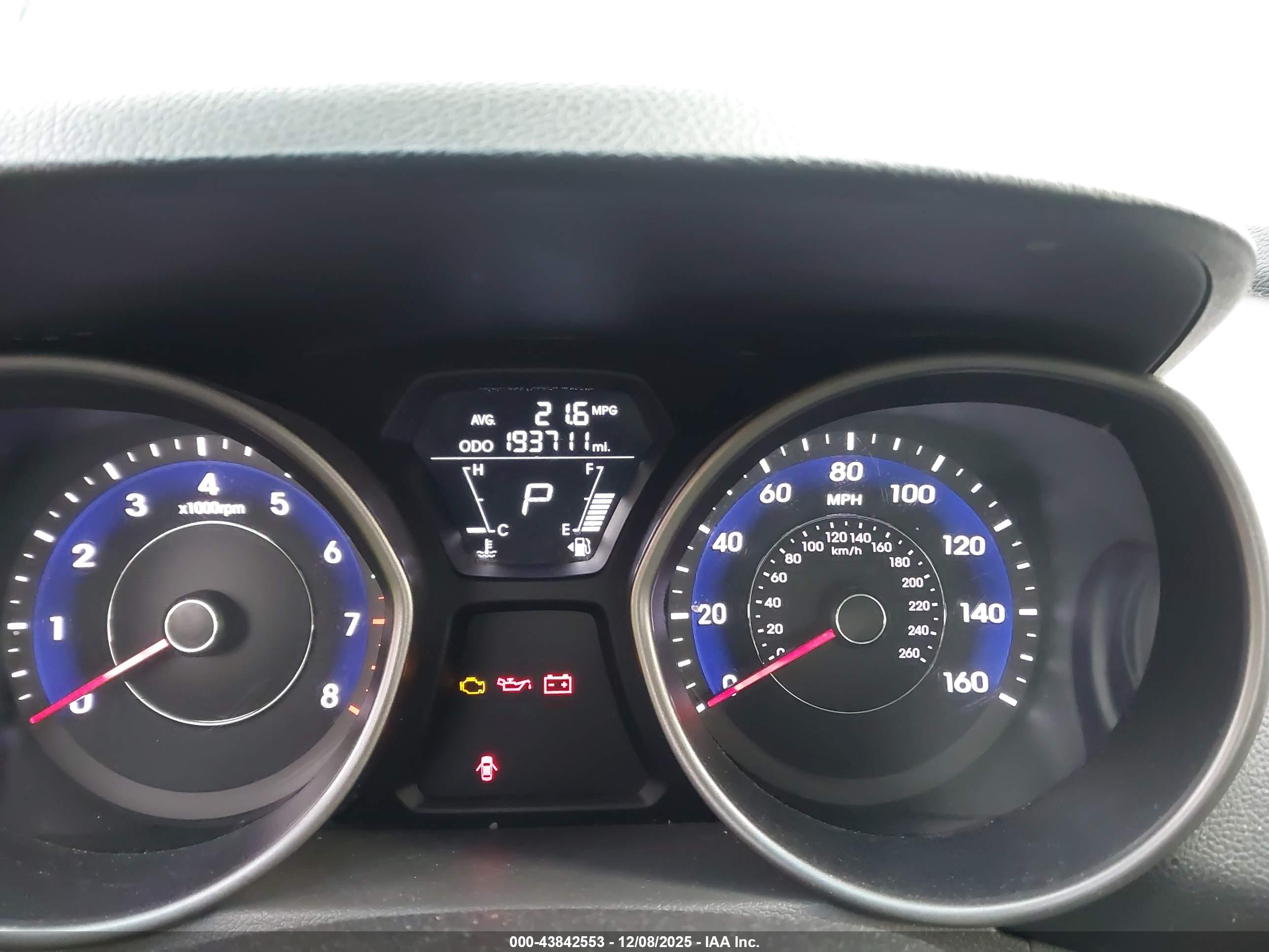 HYUNDAI ELANTRA image 7