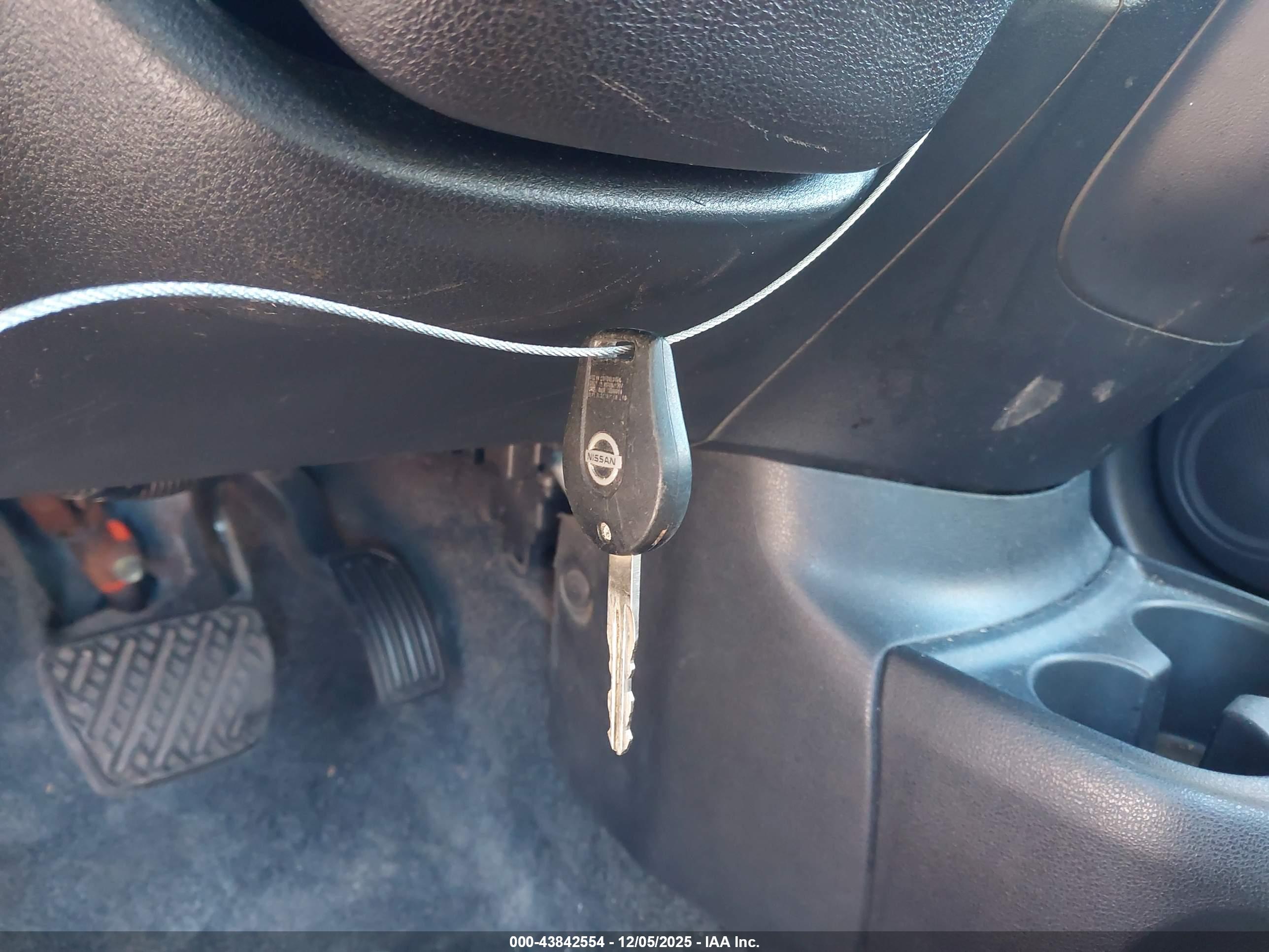 NISSAN VERSA image 11