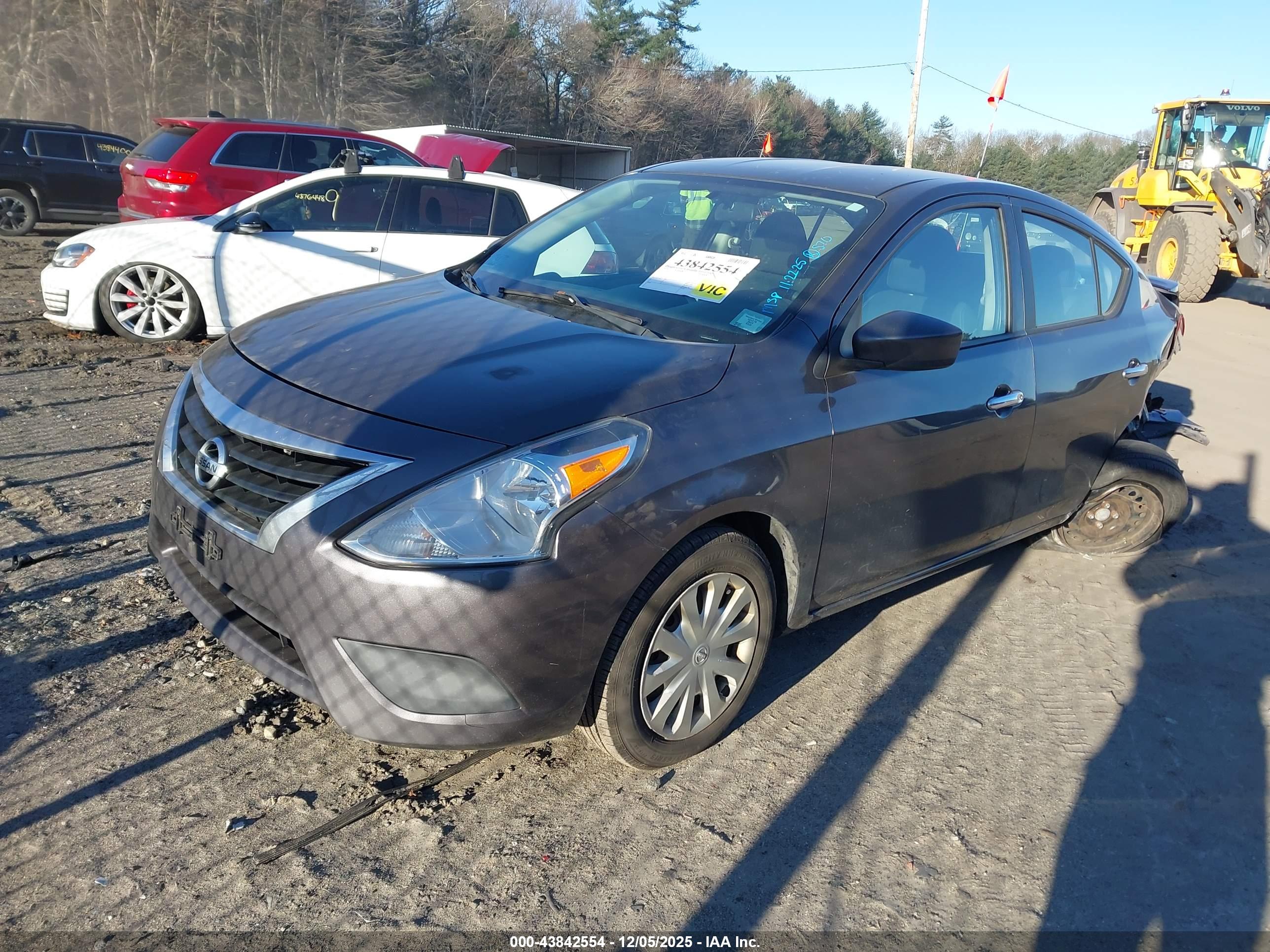 NISSAN VERSA image 2