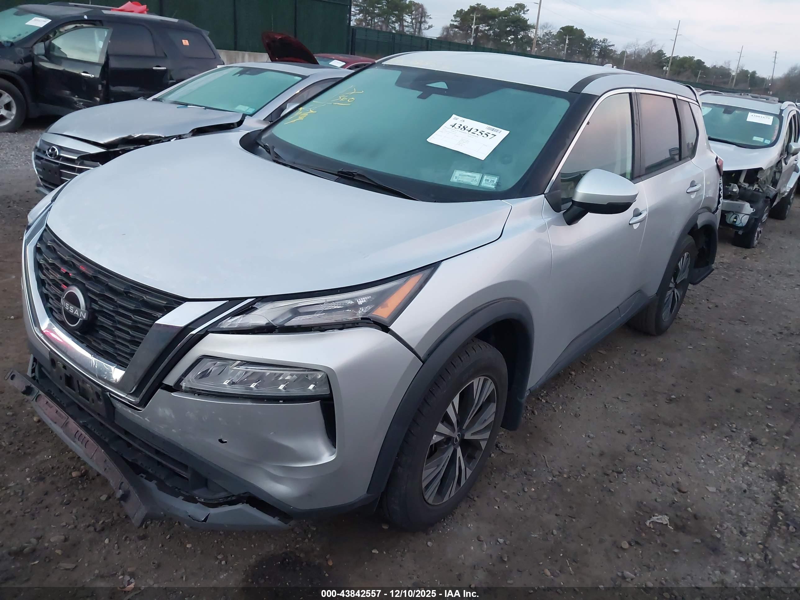 NISSAN ROGUE image 2