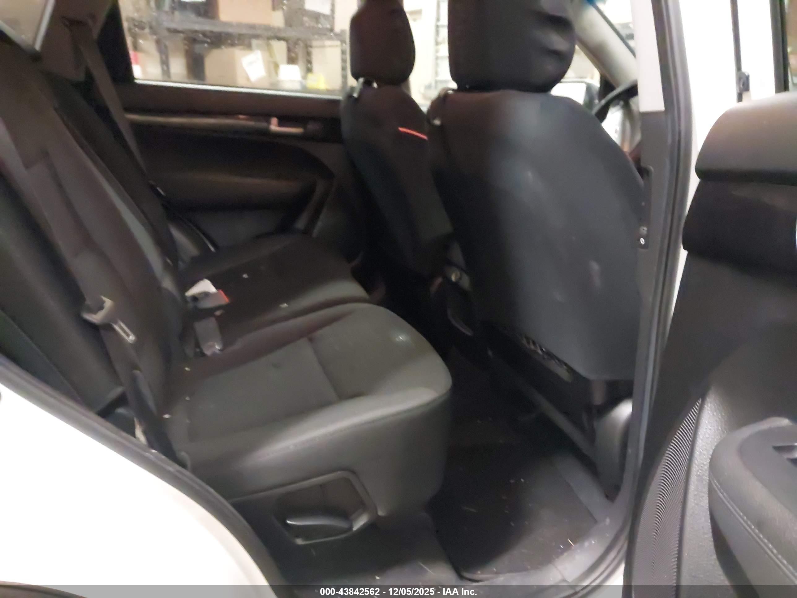 KIA SORENTO image 8