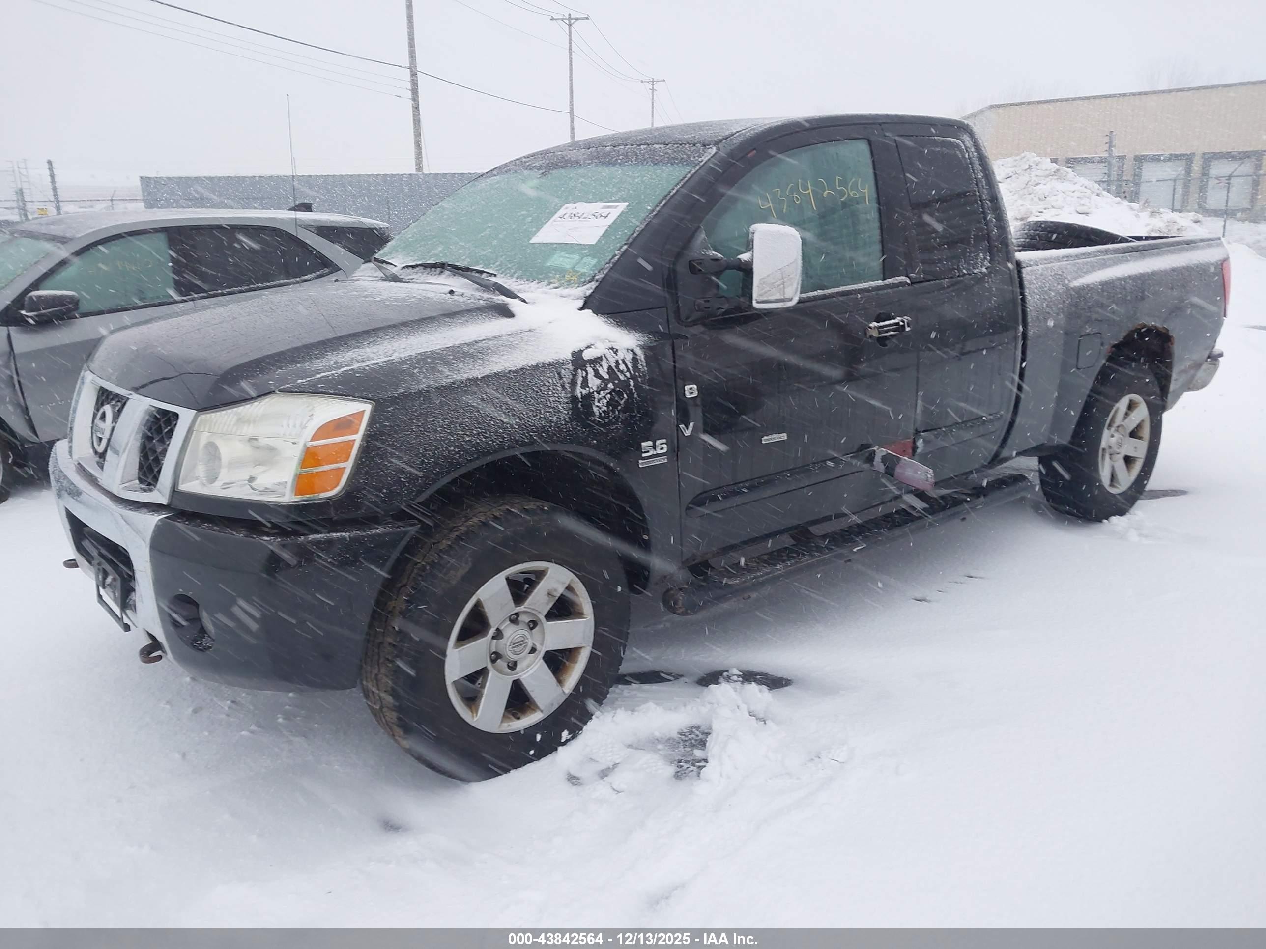 NISSAN TITAN image 2