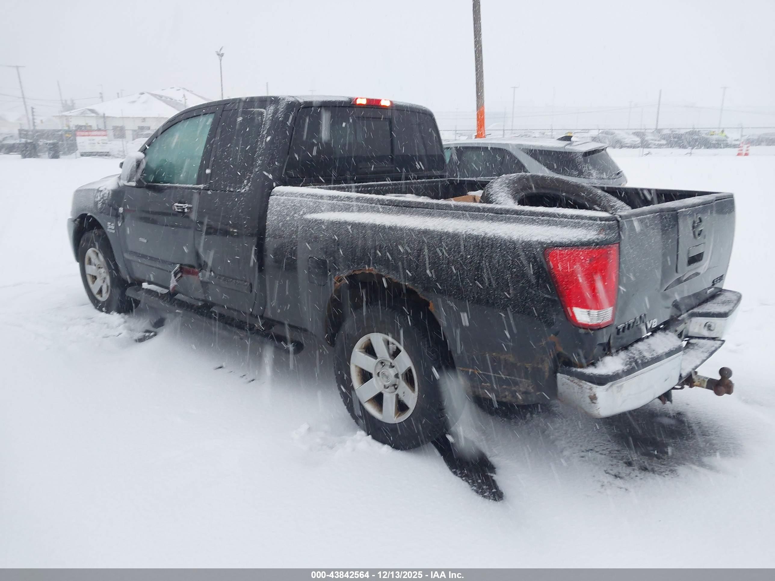 NISSAN TITAN image 3