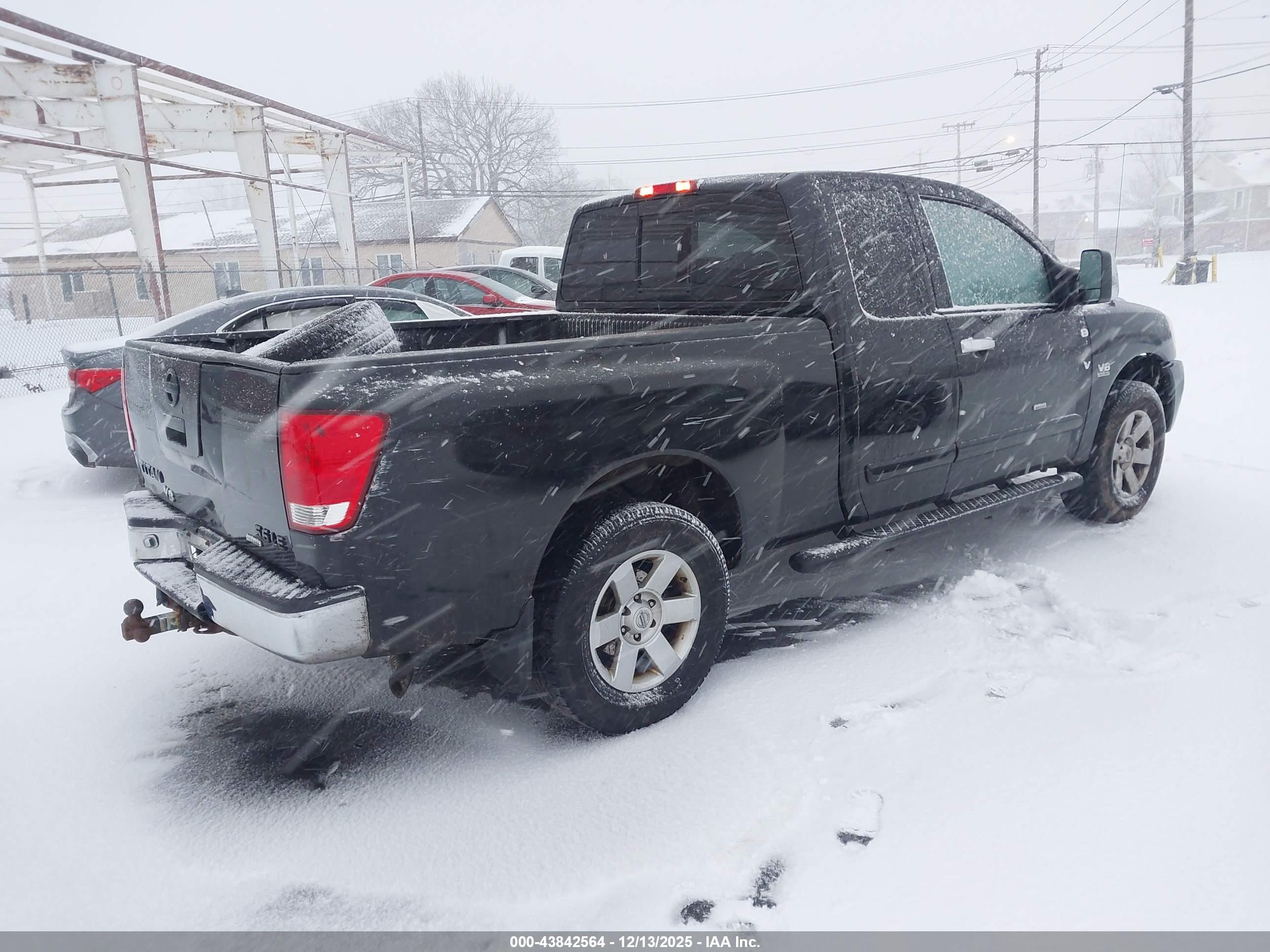 NISSAN TITAN image 4