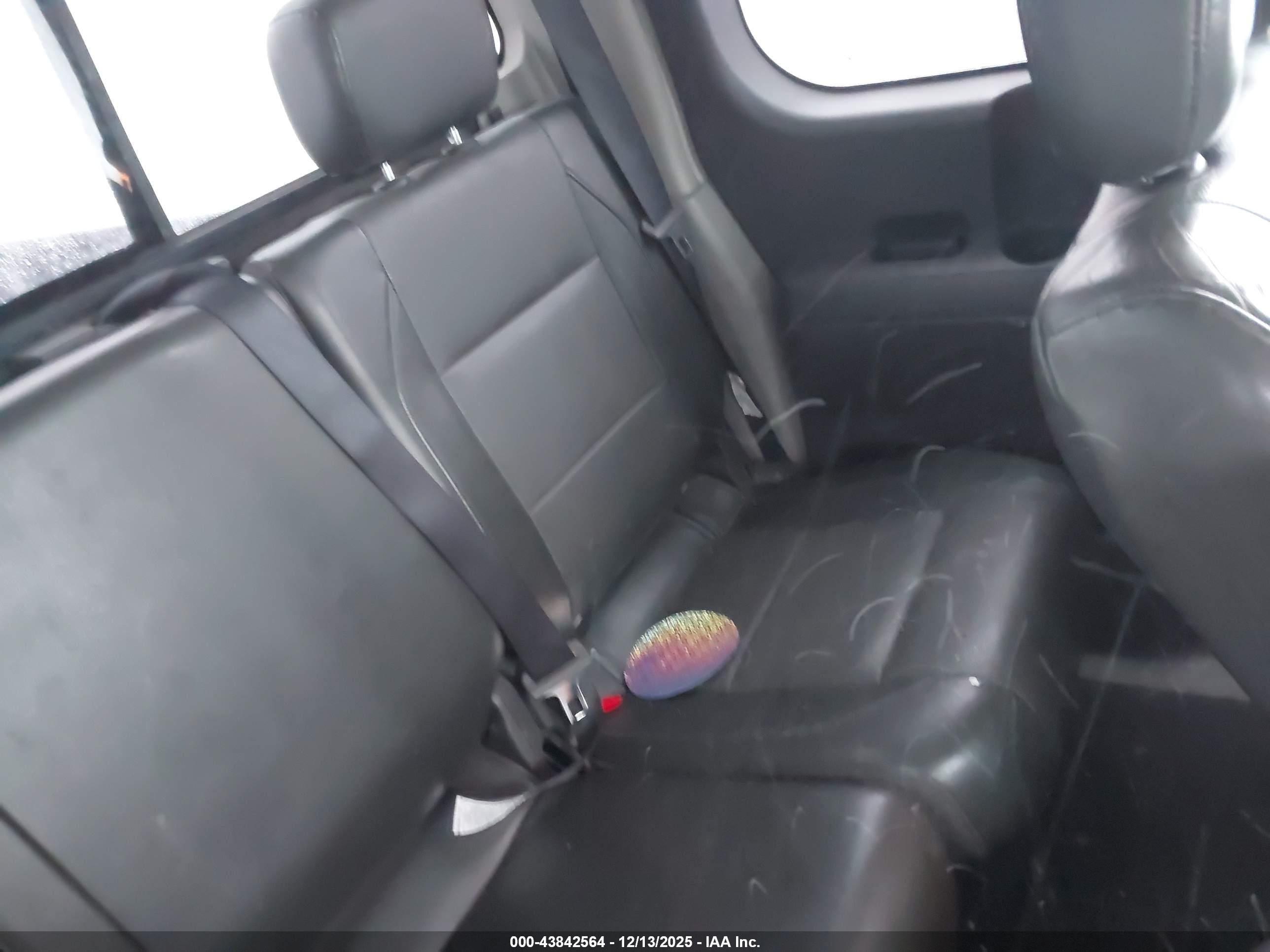 NISSAN TITAN image 8