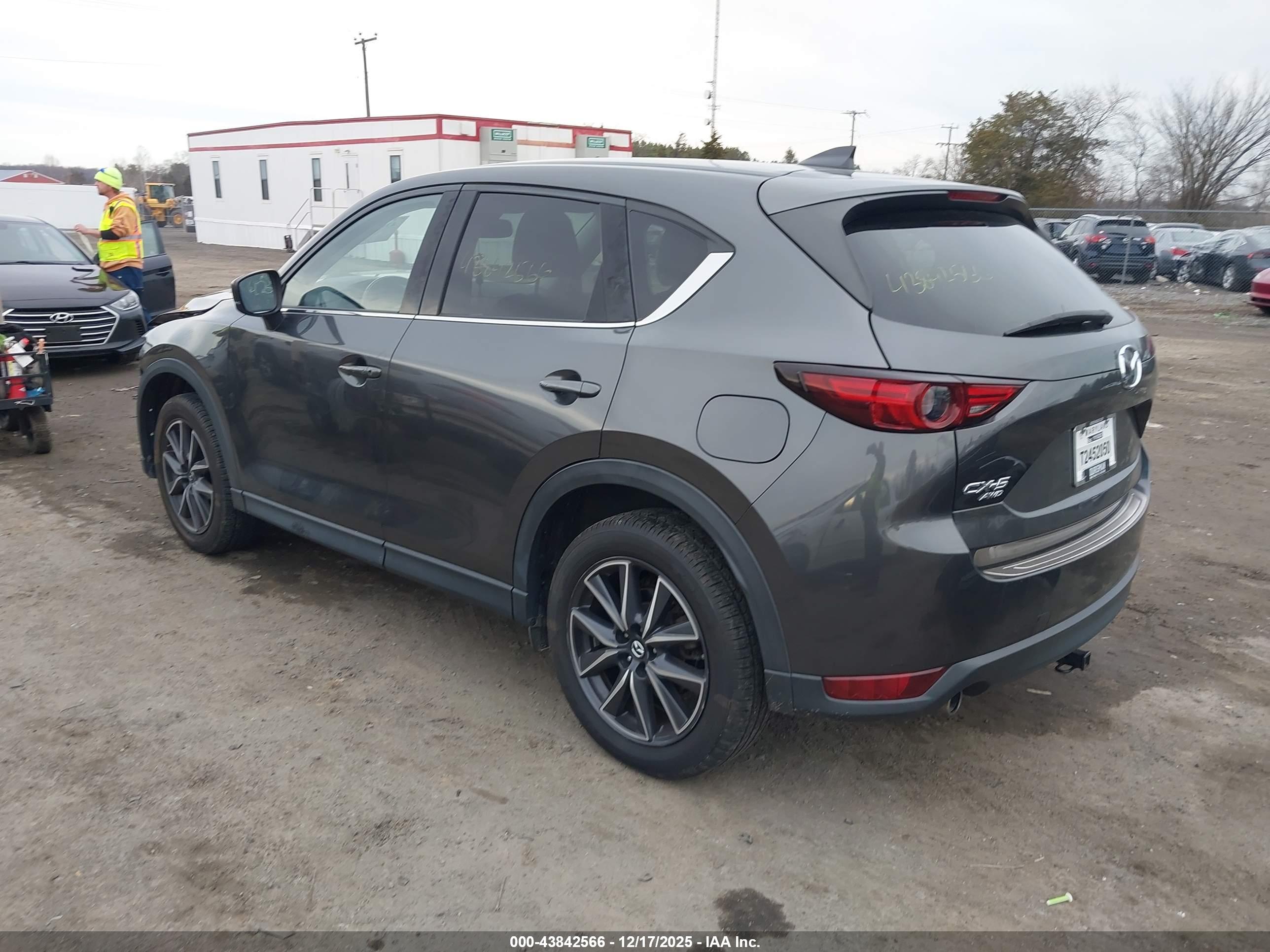 MAZDA CX-5 image 3