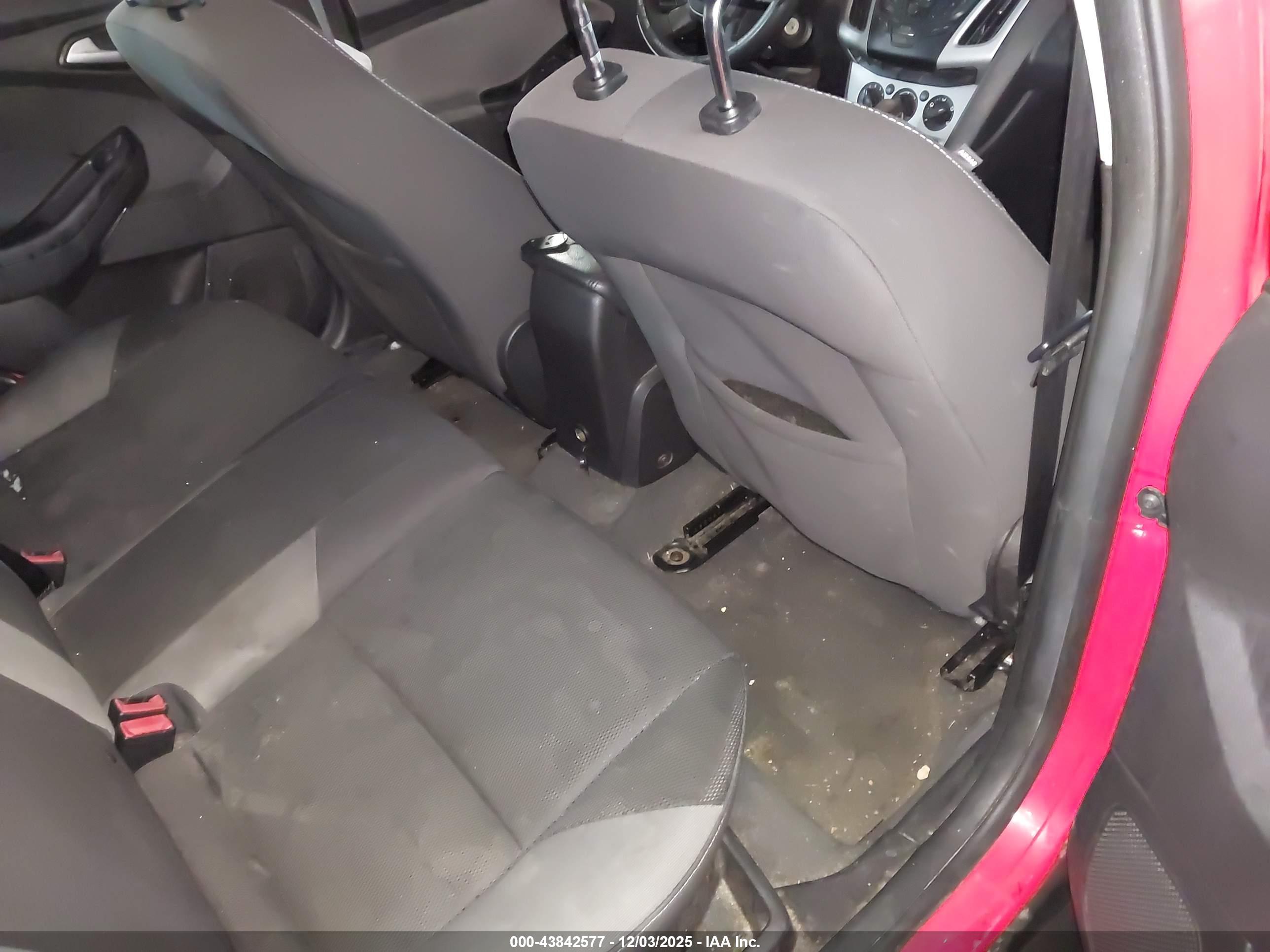 FORD FOCUS image 8
