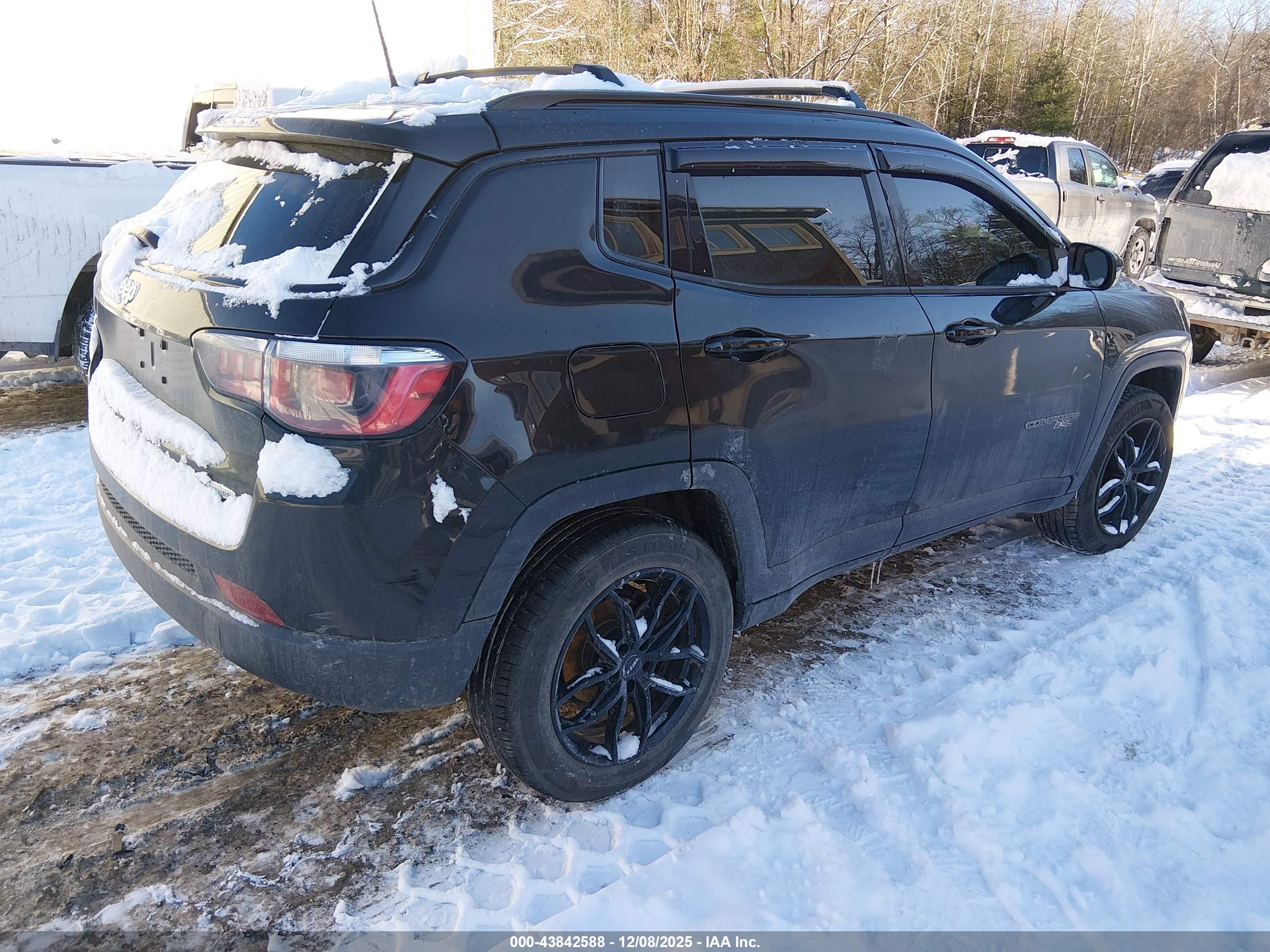 JEEP COMPASS image 4