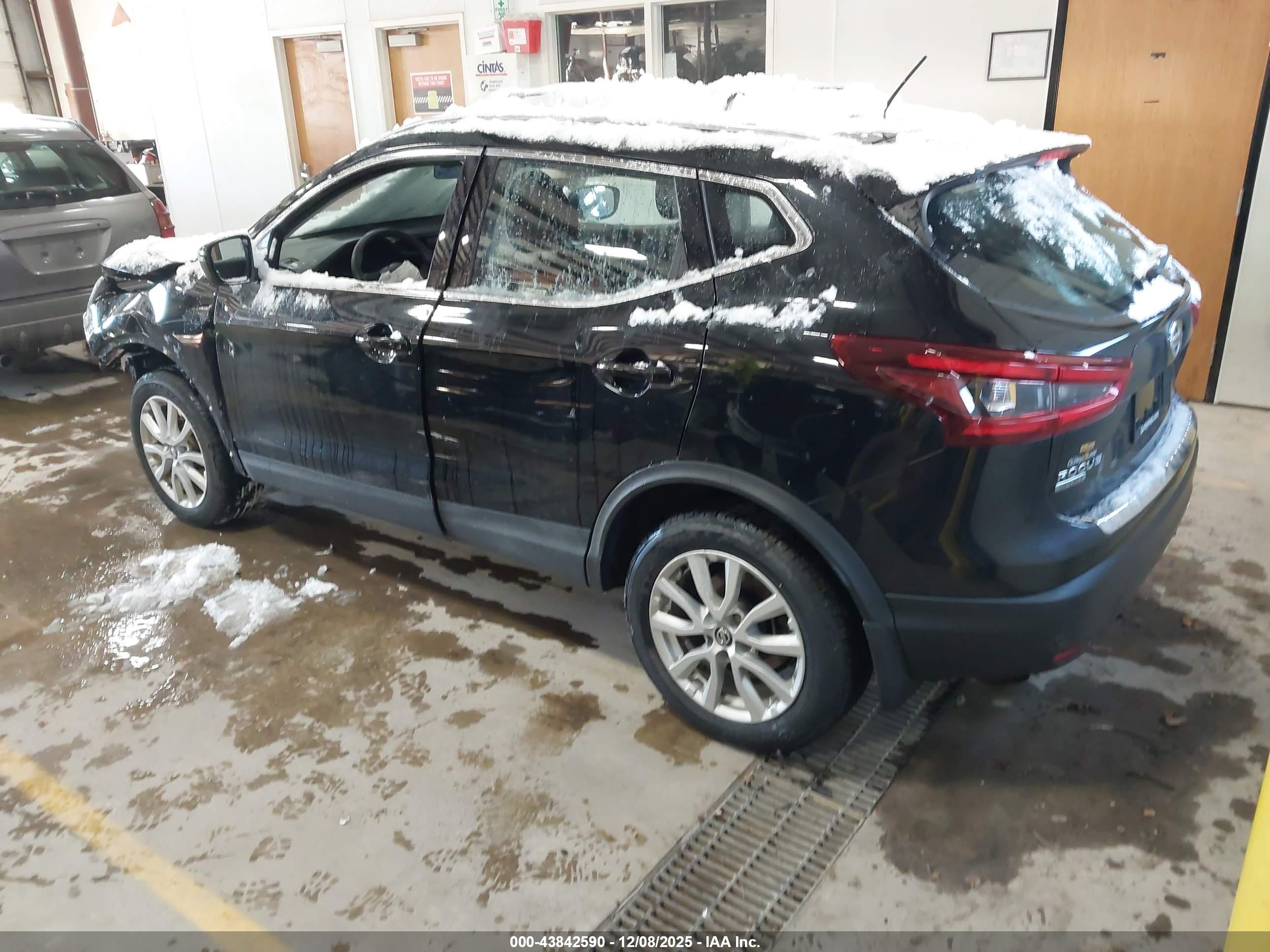 NISSAN ROGUE image 3