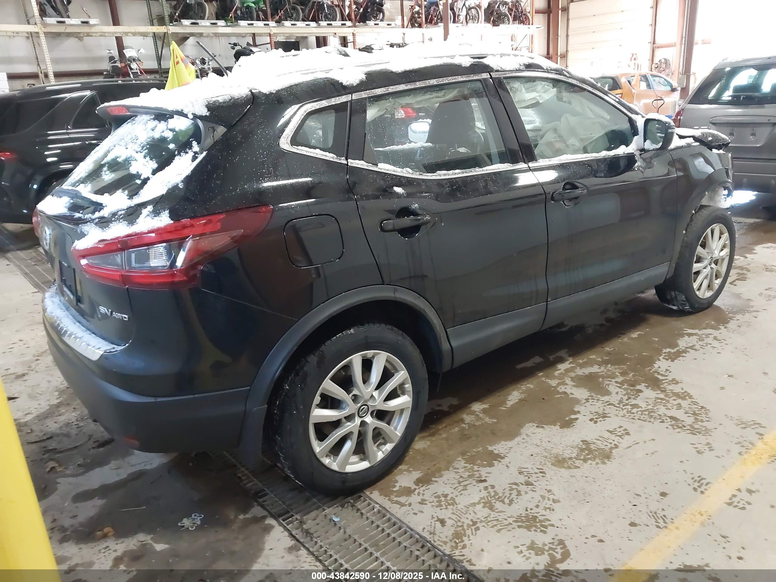 NISSAN ROGUE image 4