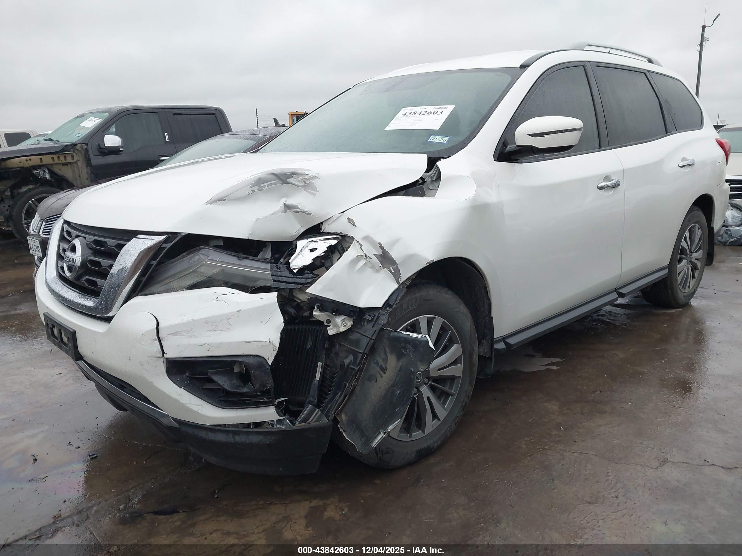 NISSAN PATHFINDER image 2
