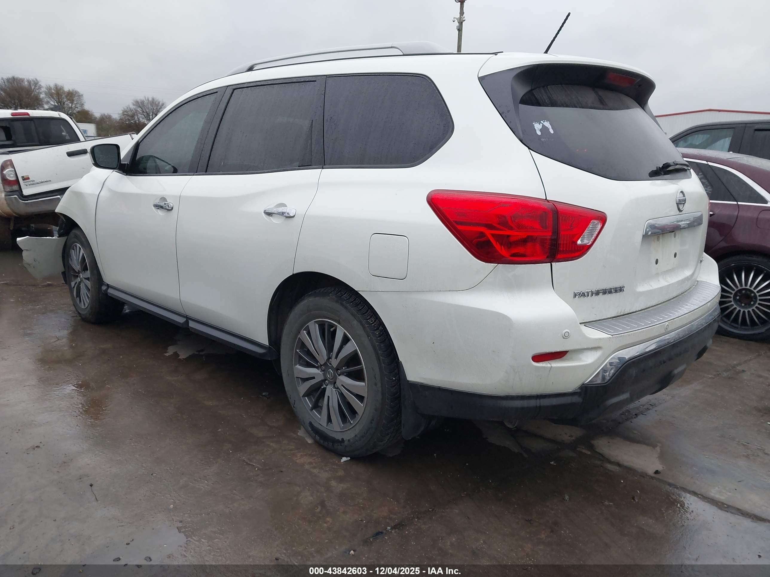 NISSAN PATHFINDER image 3