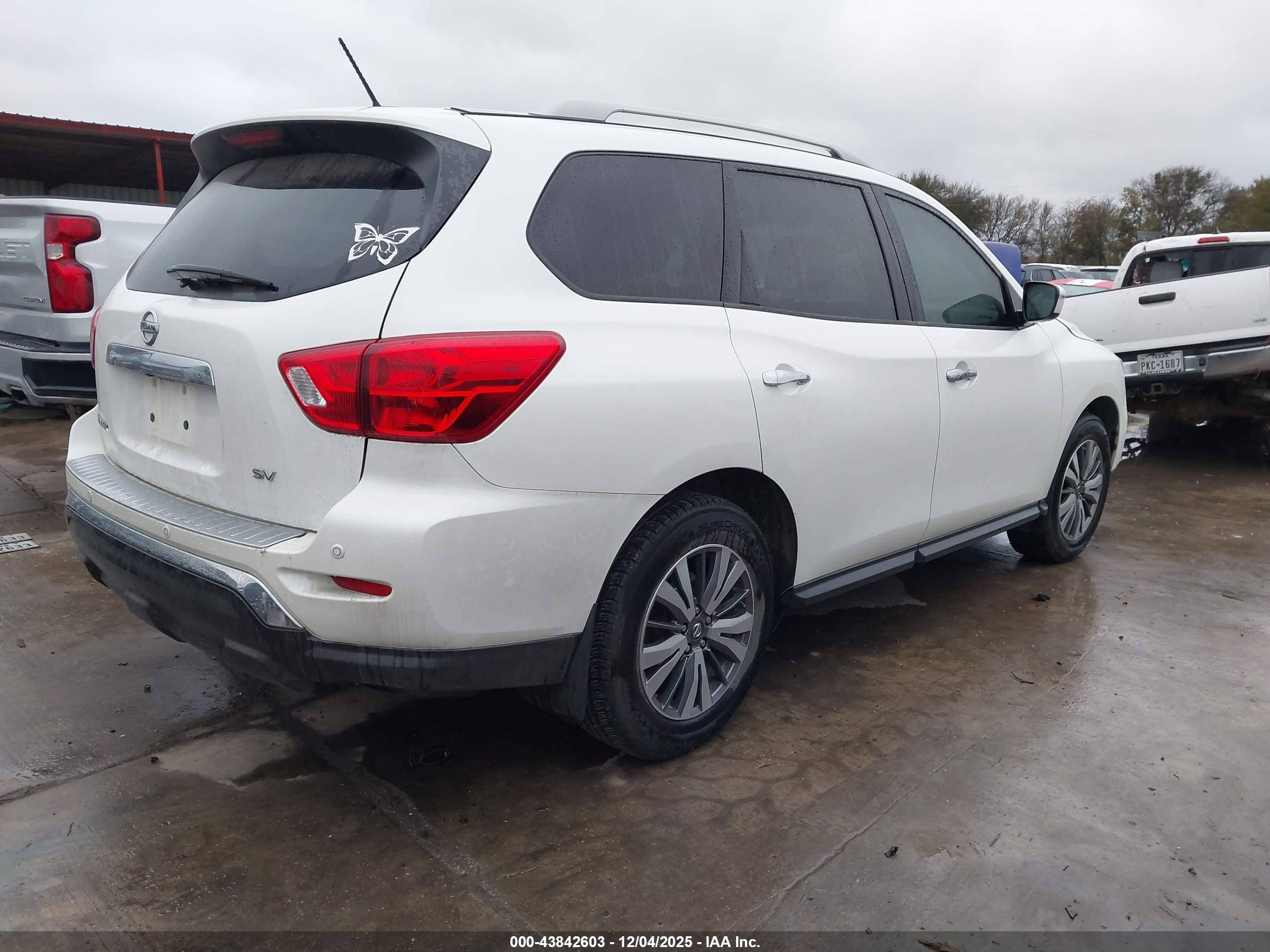 NISSAN PATHFINDER image 4