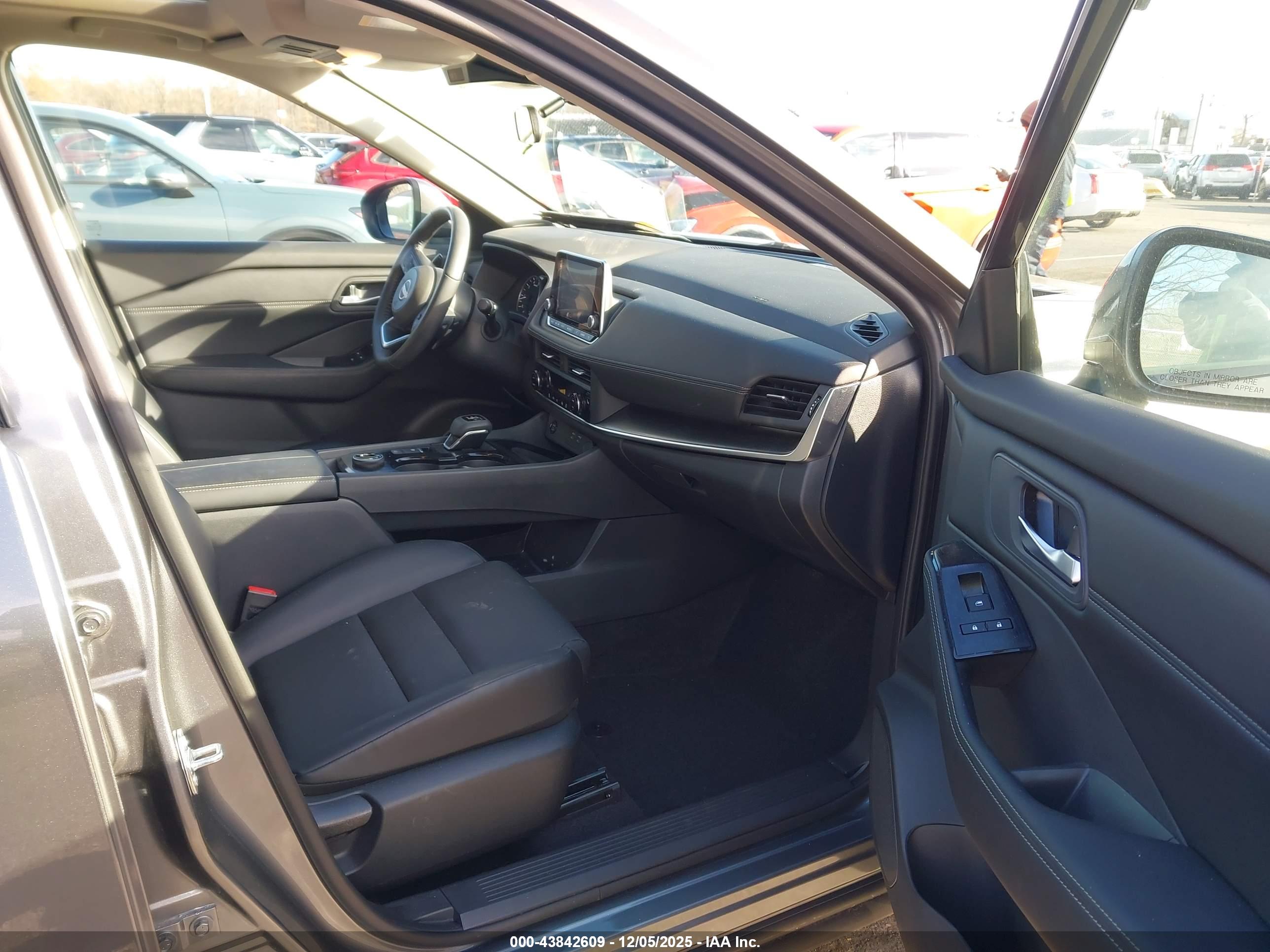 NISSAN ROGUE image 5