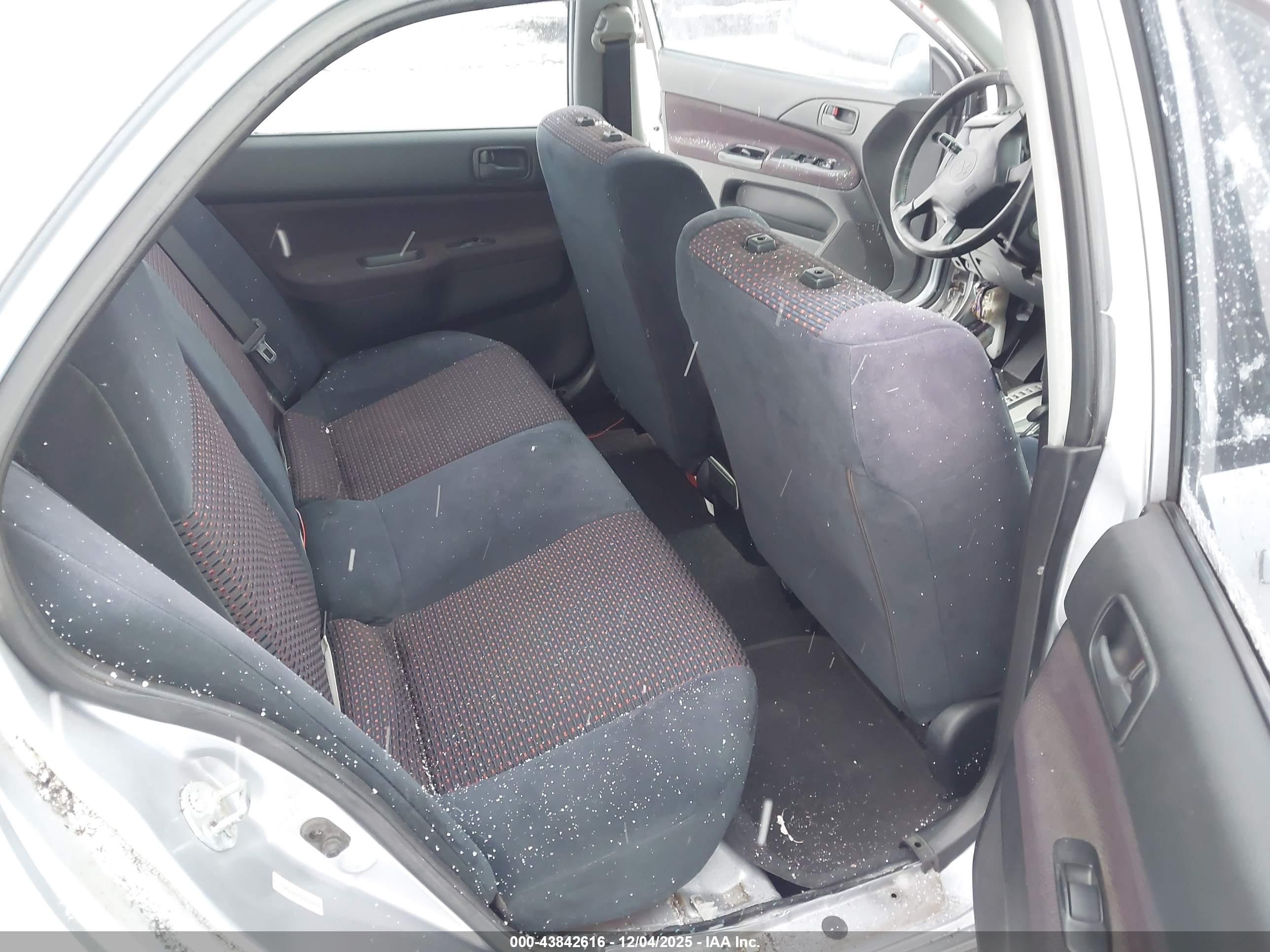 MITSUBISHI LANCER image 8
