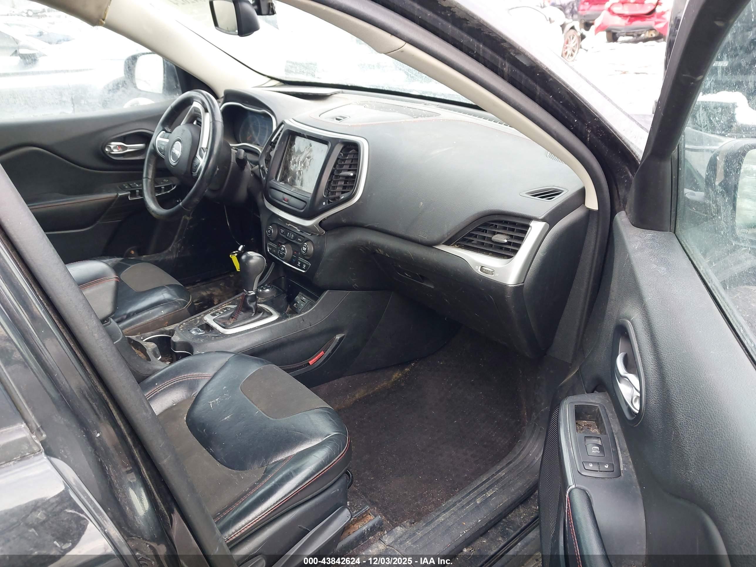 JEEP CHEROKEE image 5