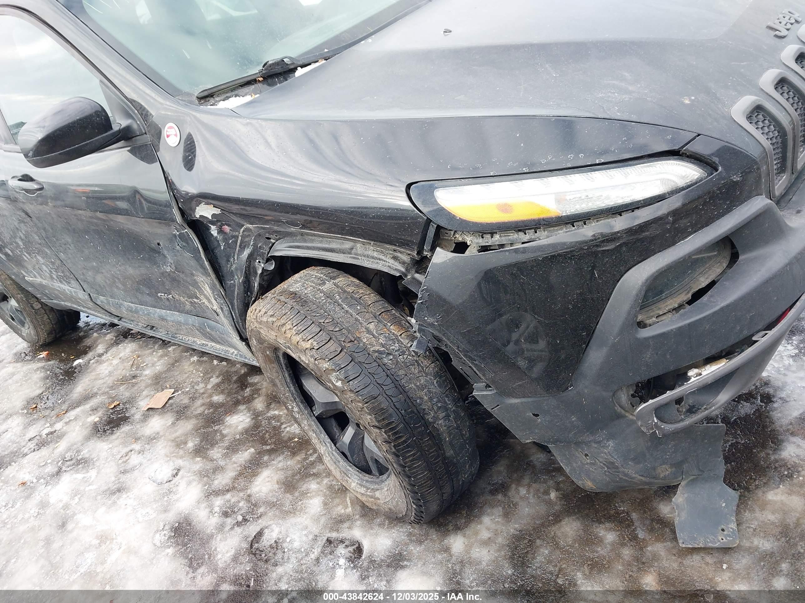 JEEP CHEROKEE image 6