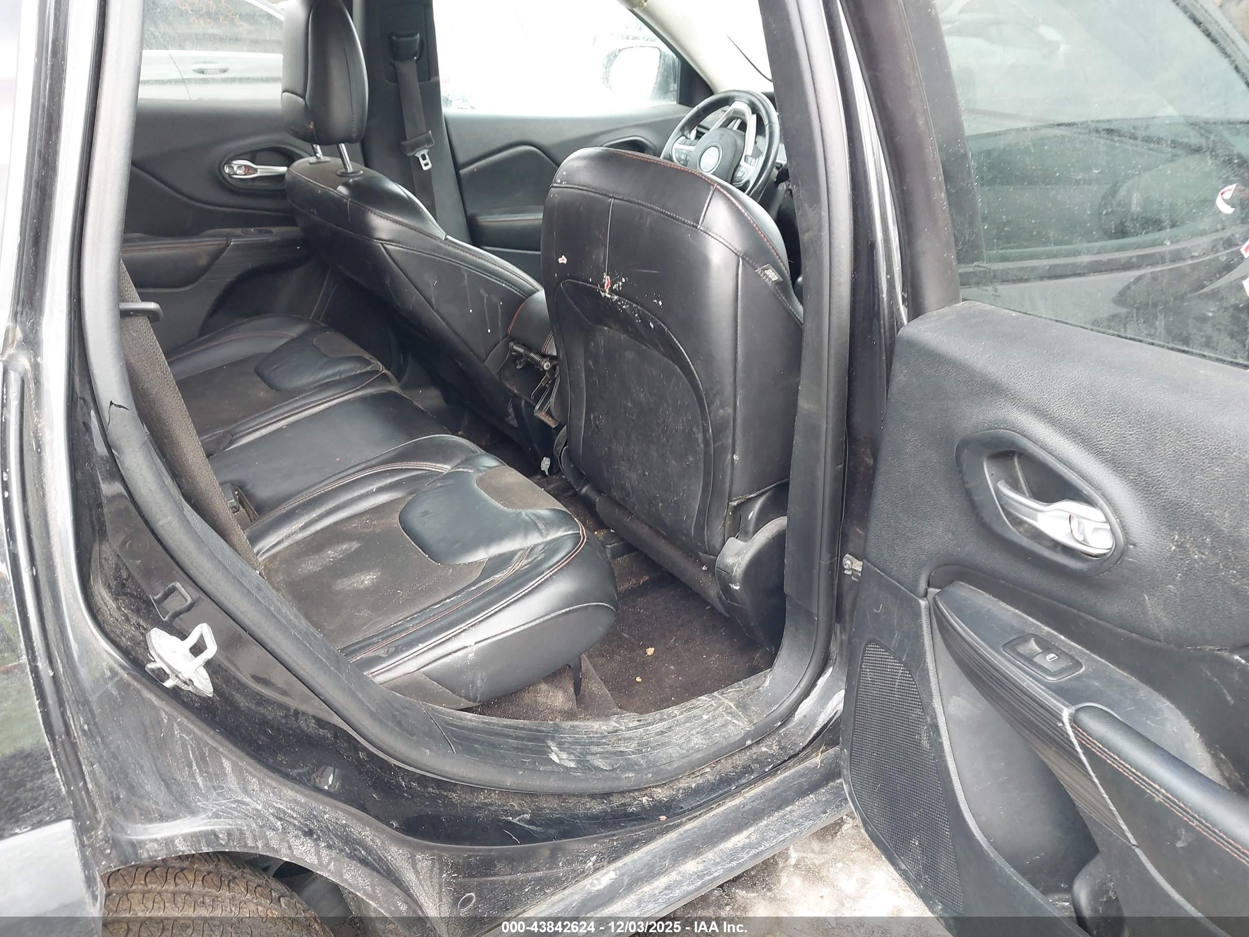 JEEP CHEROKEE image 8