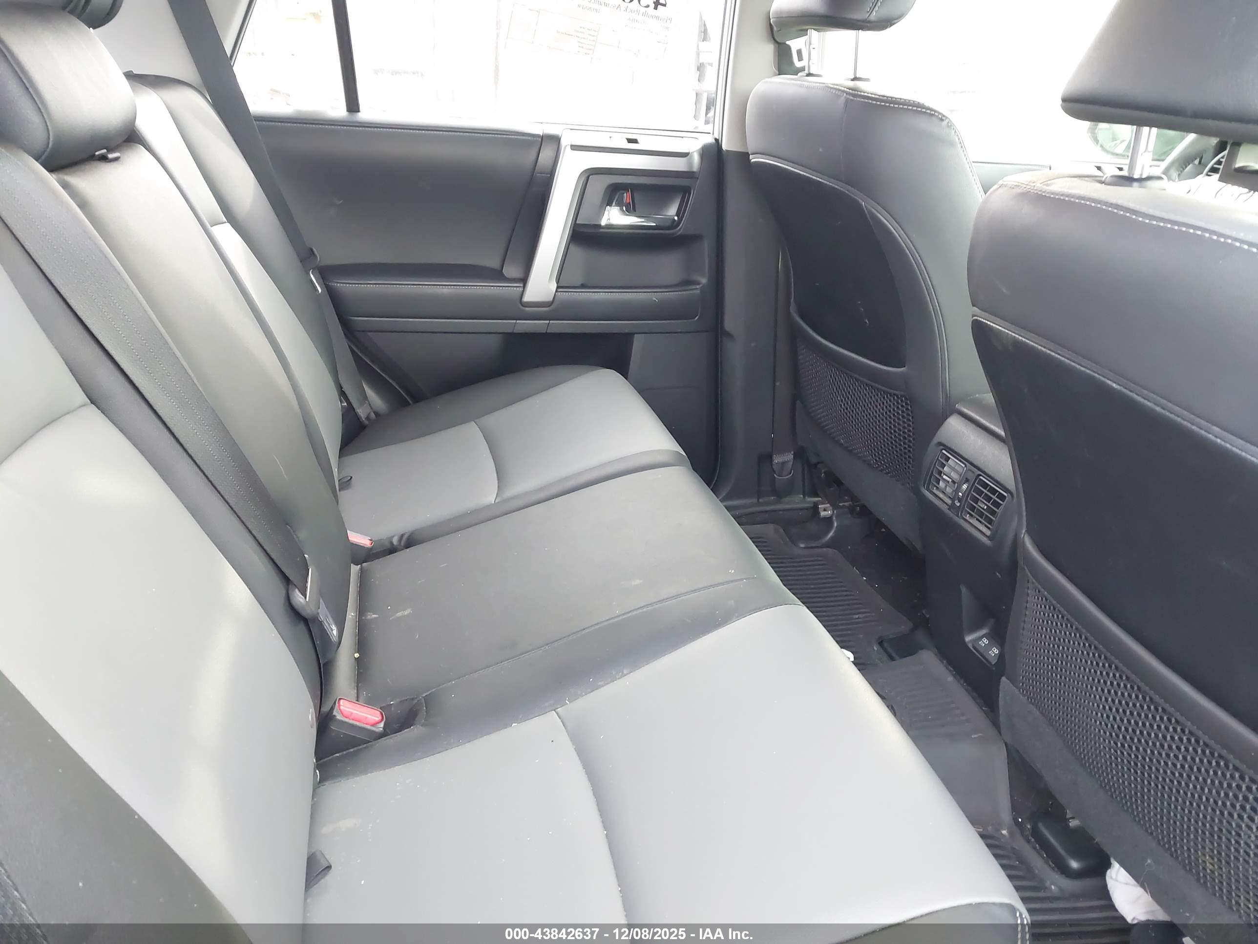 TOYOTA 4RUNNER image 8