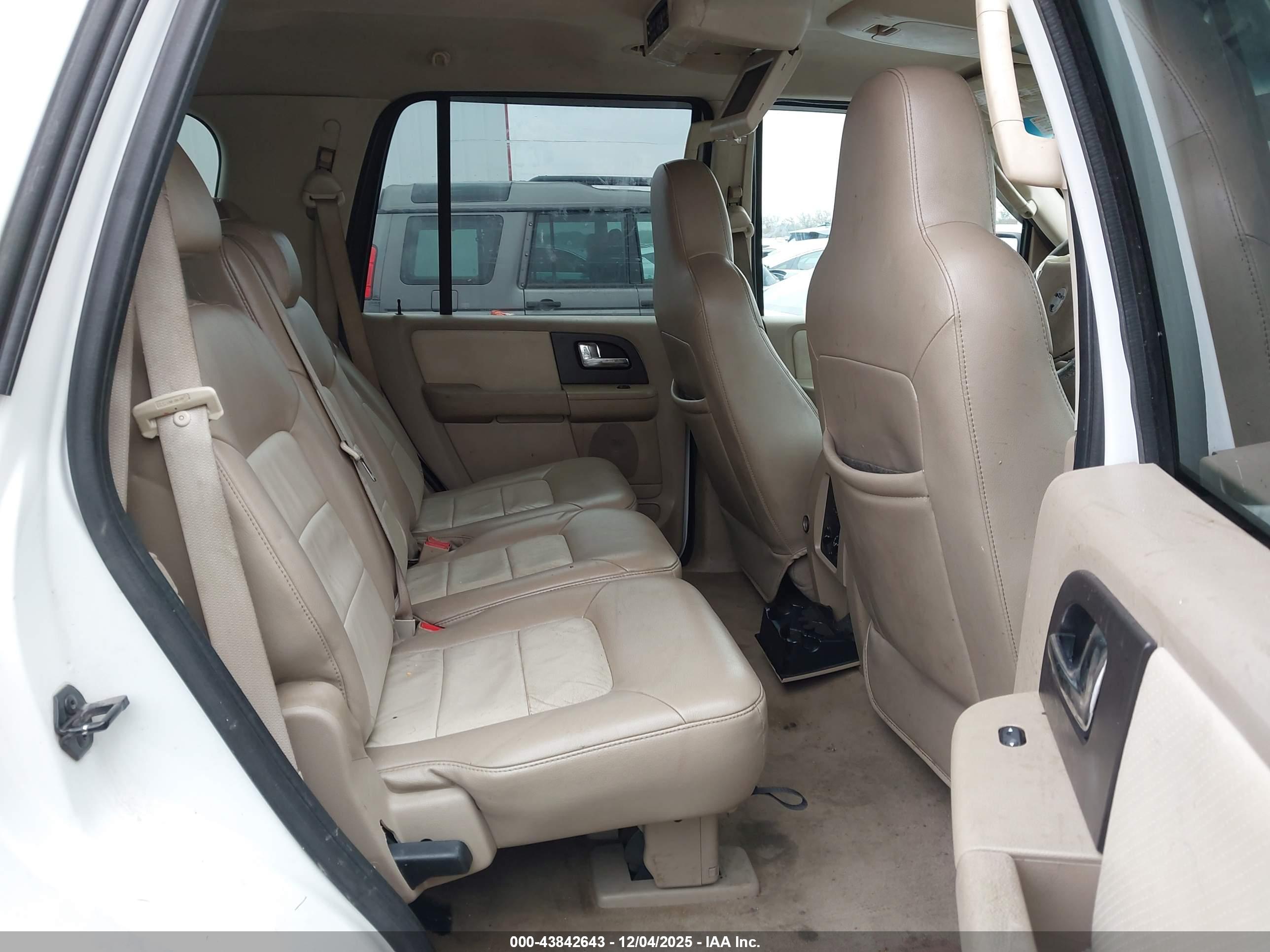 FORD EXPEDITION image 8