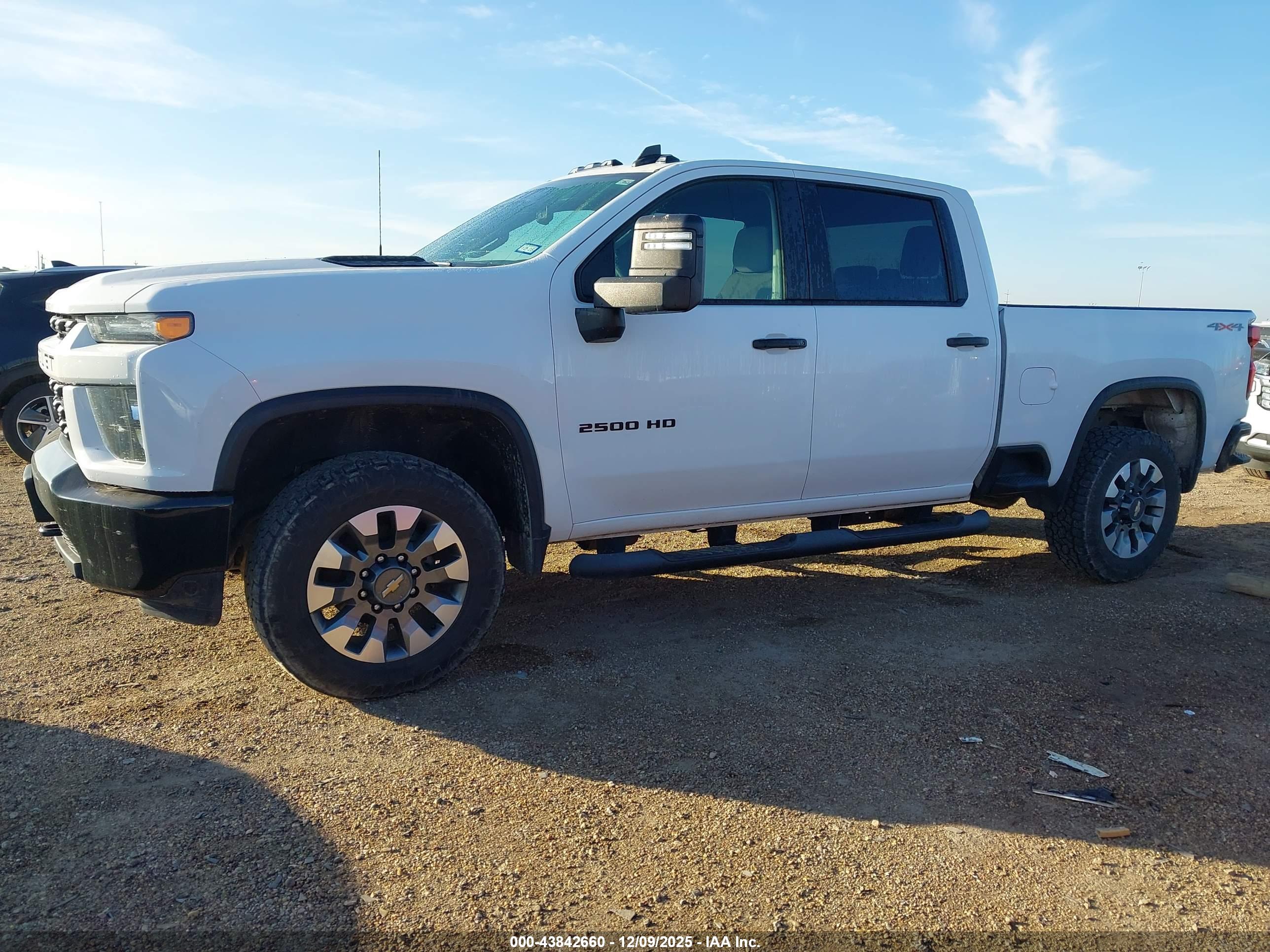 CHEVROLET SILVERADO image 2