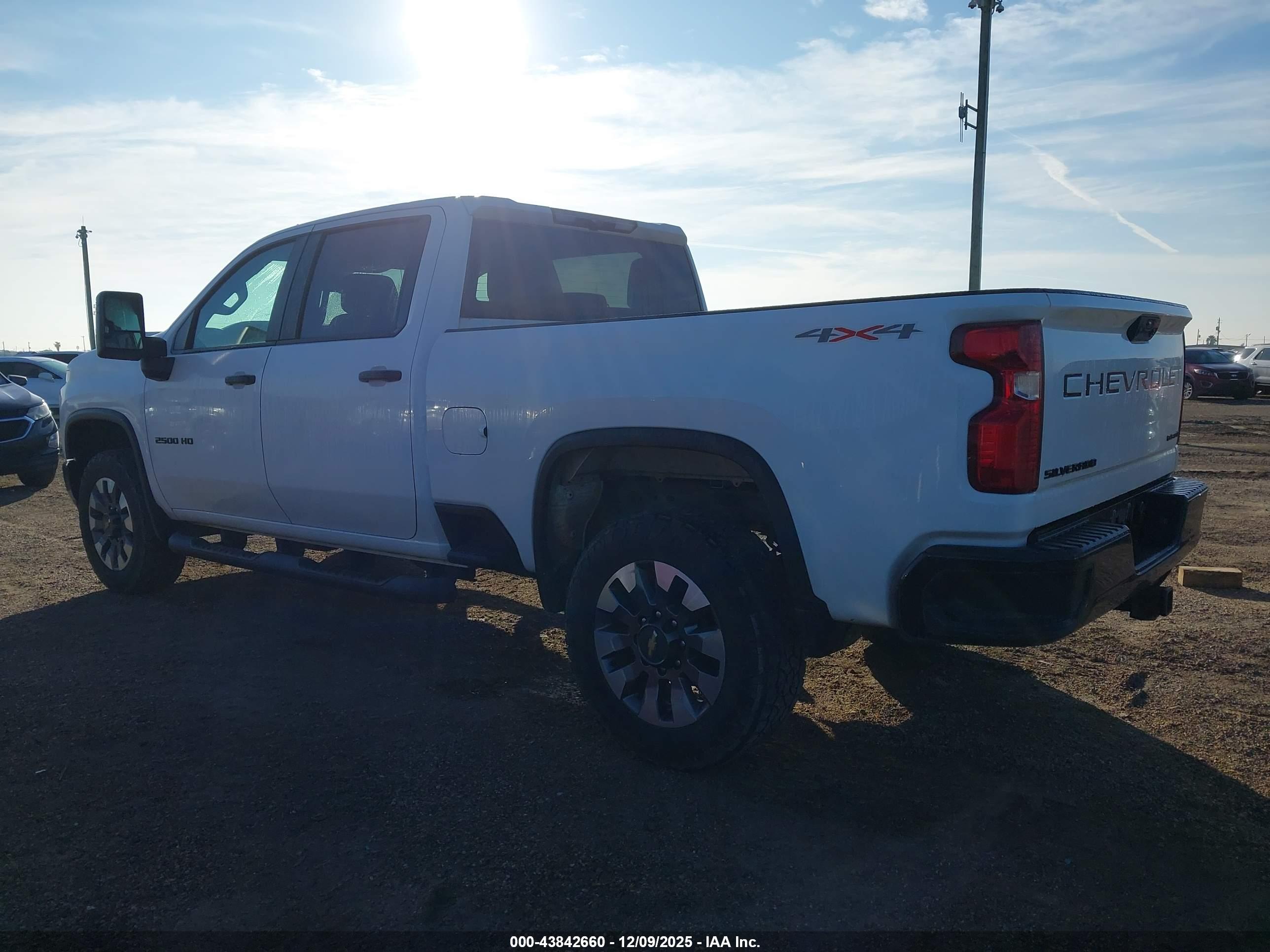 CHEVROLET SILVERADO image 3