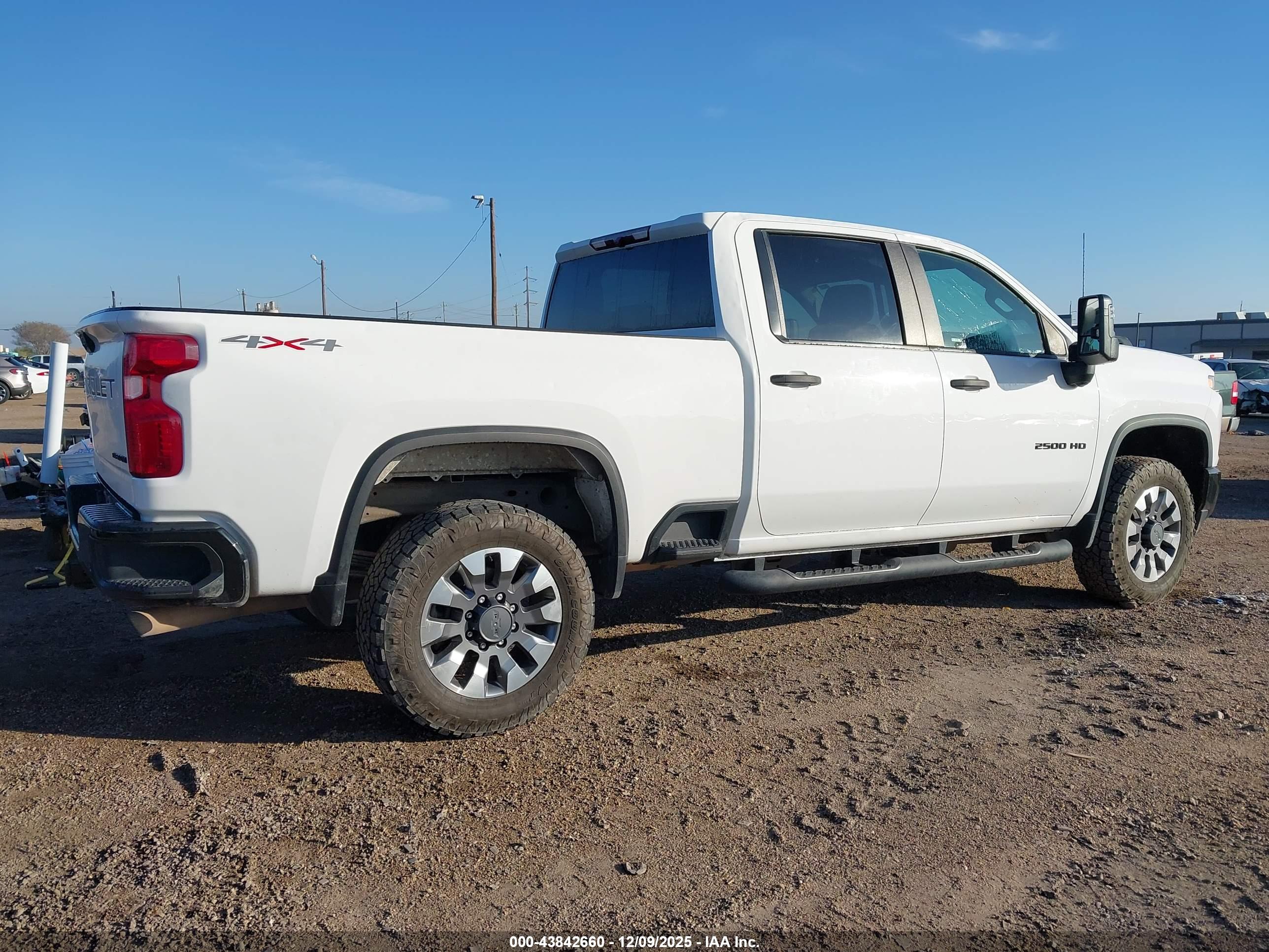 CHEVROLET SILVERADO image 4