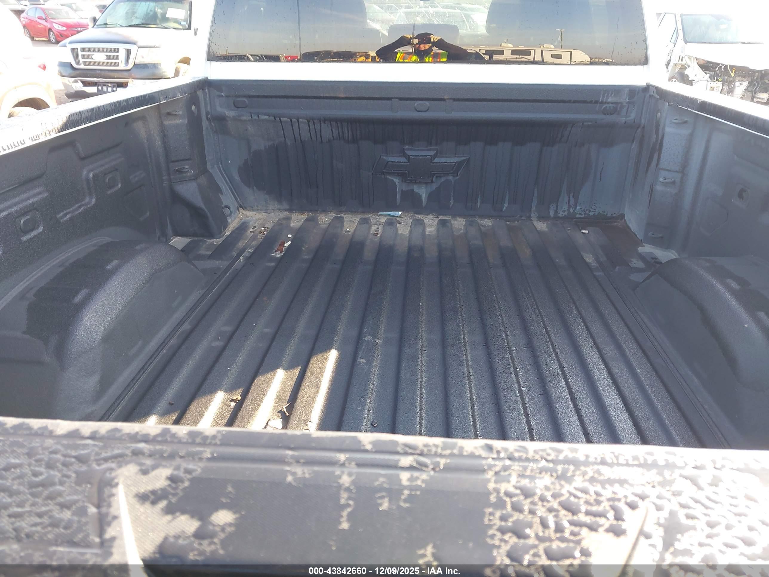 CHEVROLET SILVERADO image 7