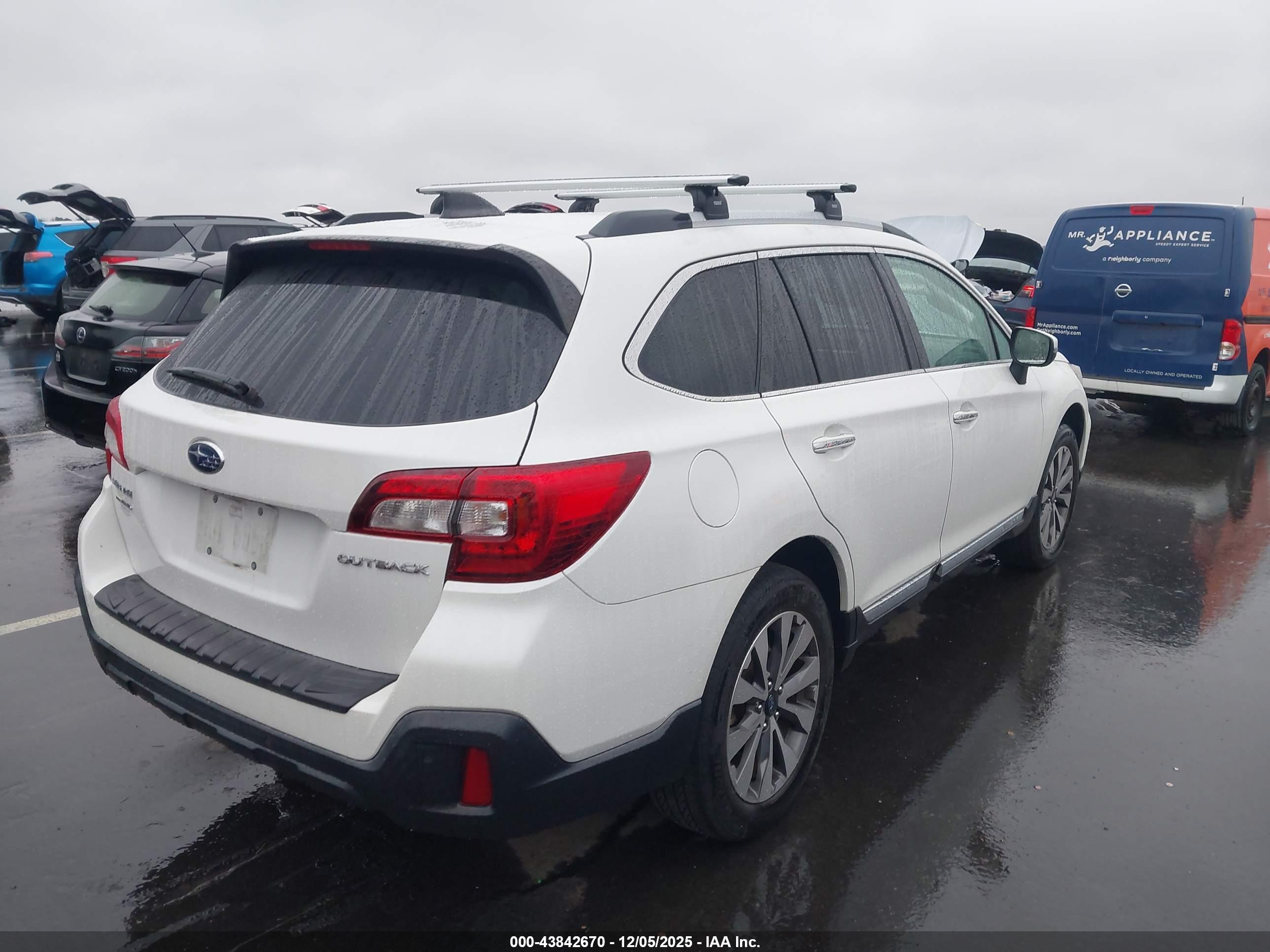 SUBARU OUTBACK image 4