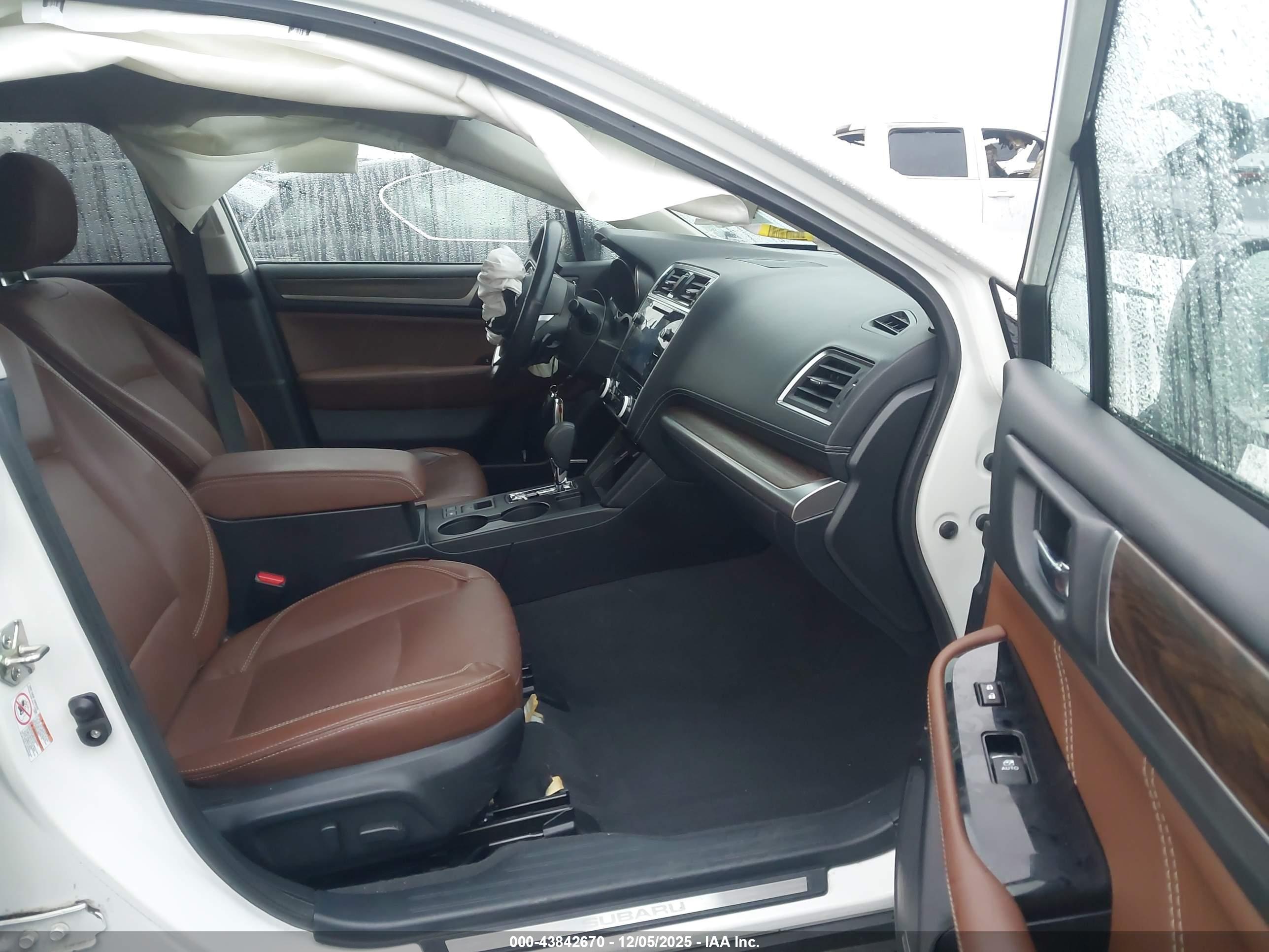 SUBARU OUTBACK image 5