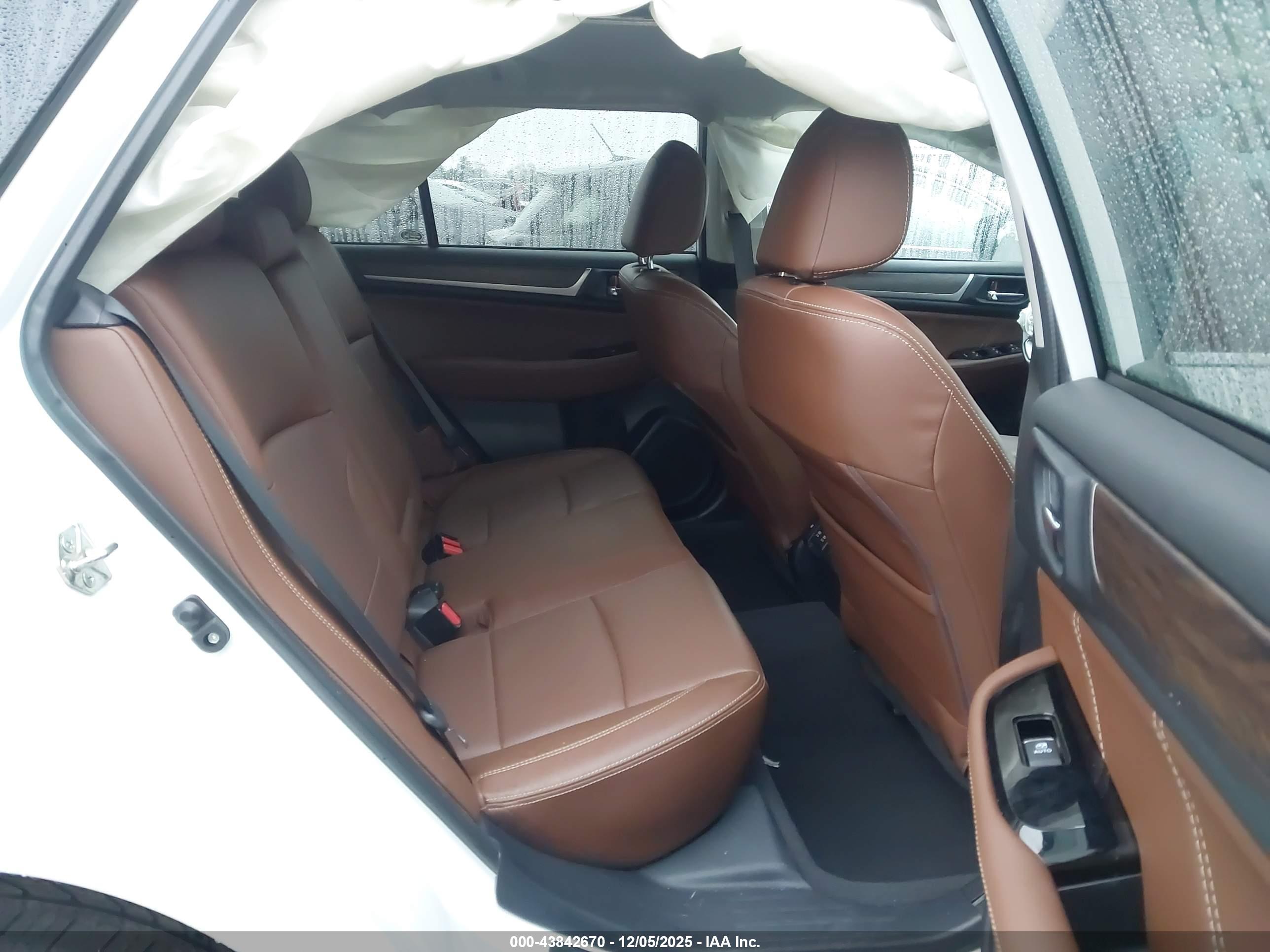 SUBARU OUTBACK image 8
