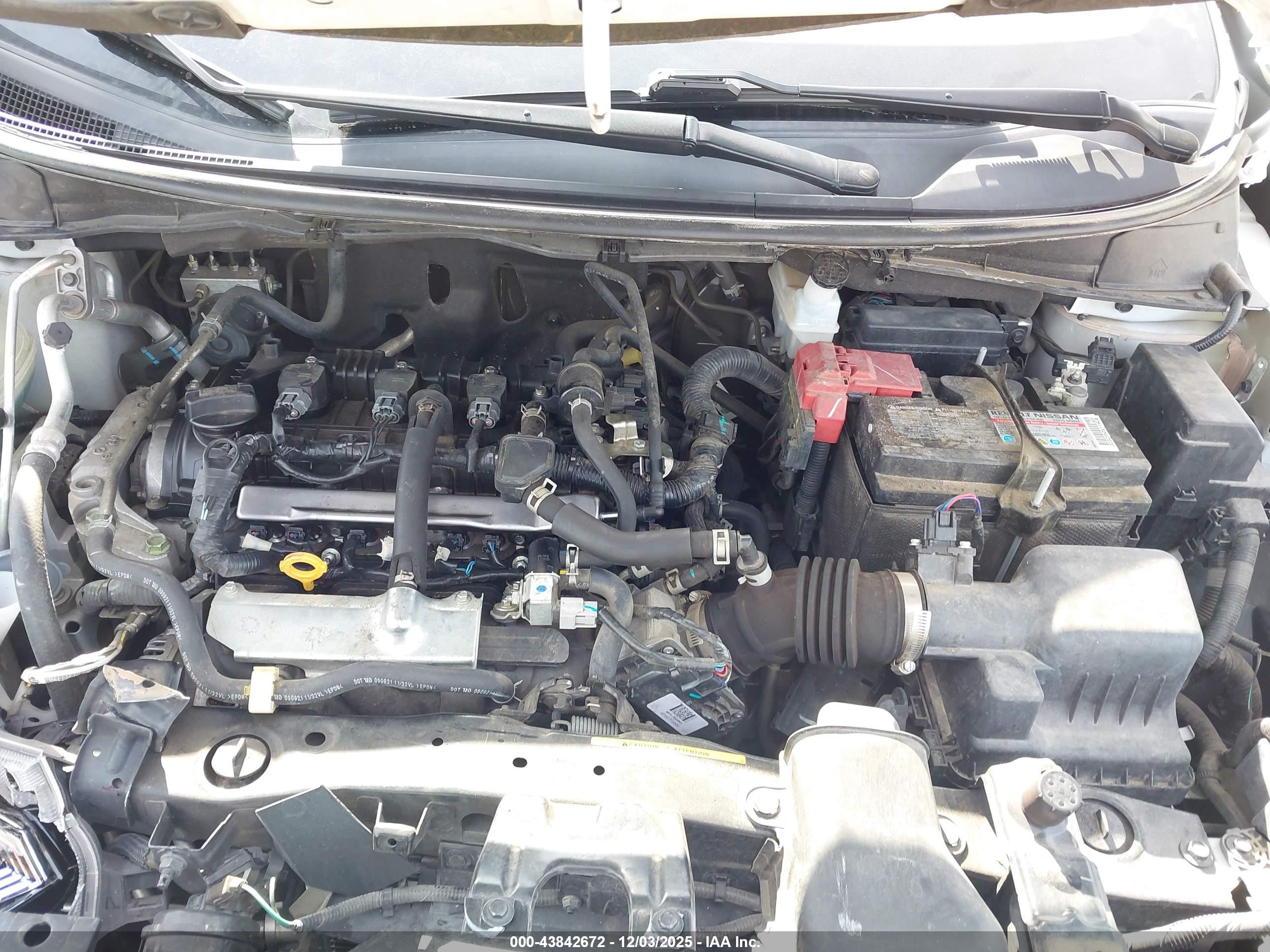 NISSAN VERSA image 10