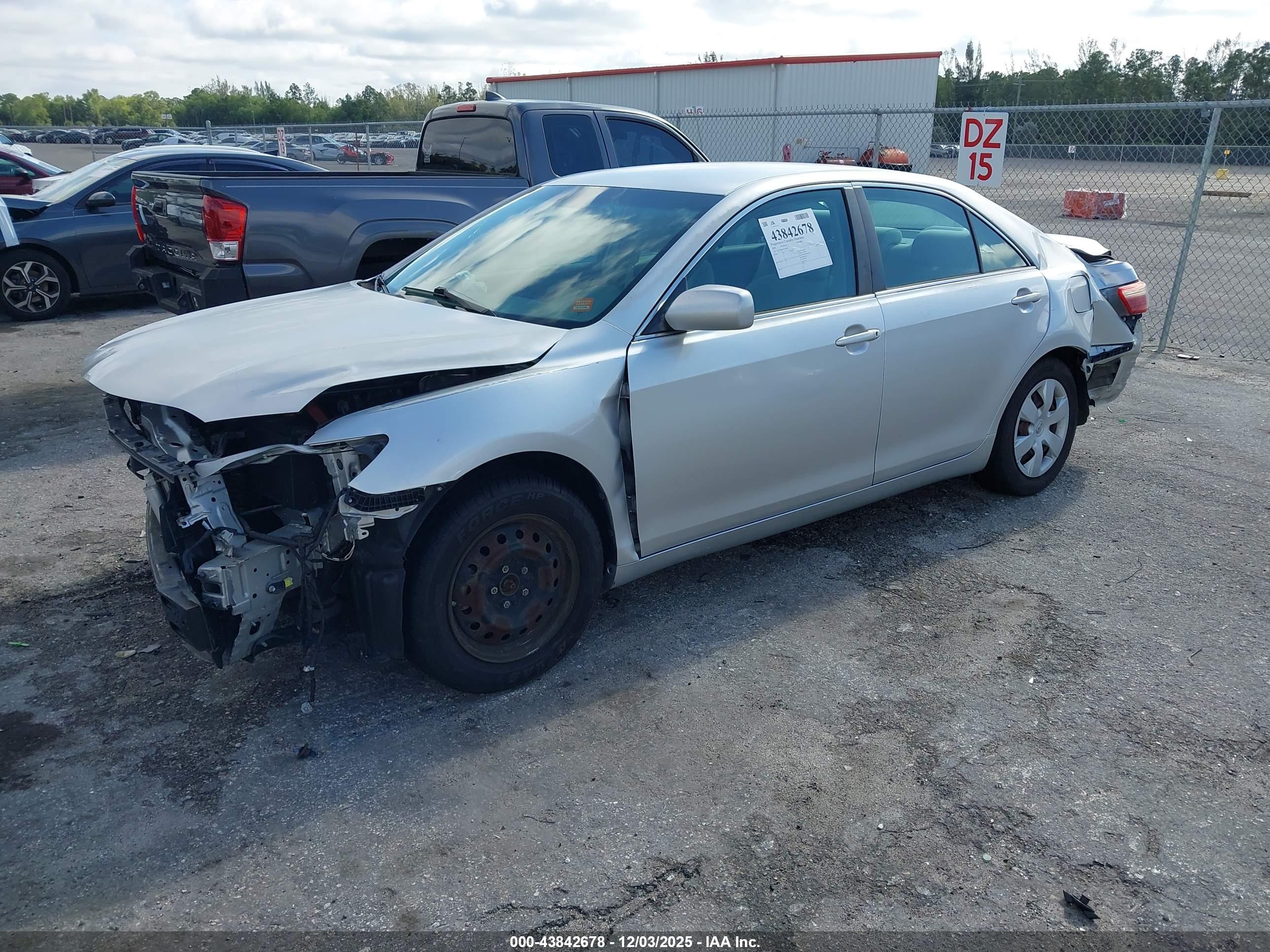 TOYOTA CAMRY image 2