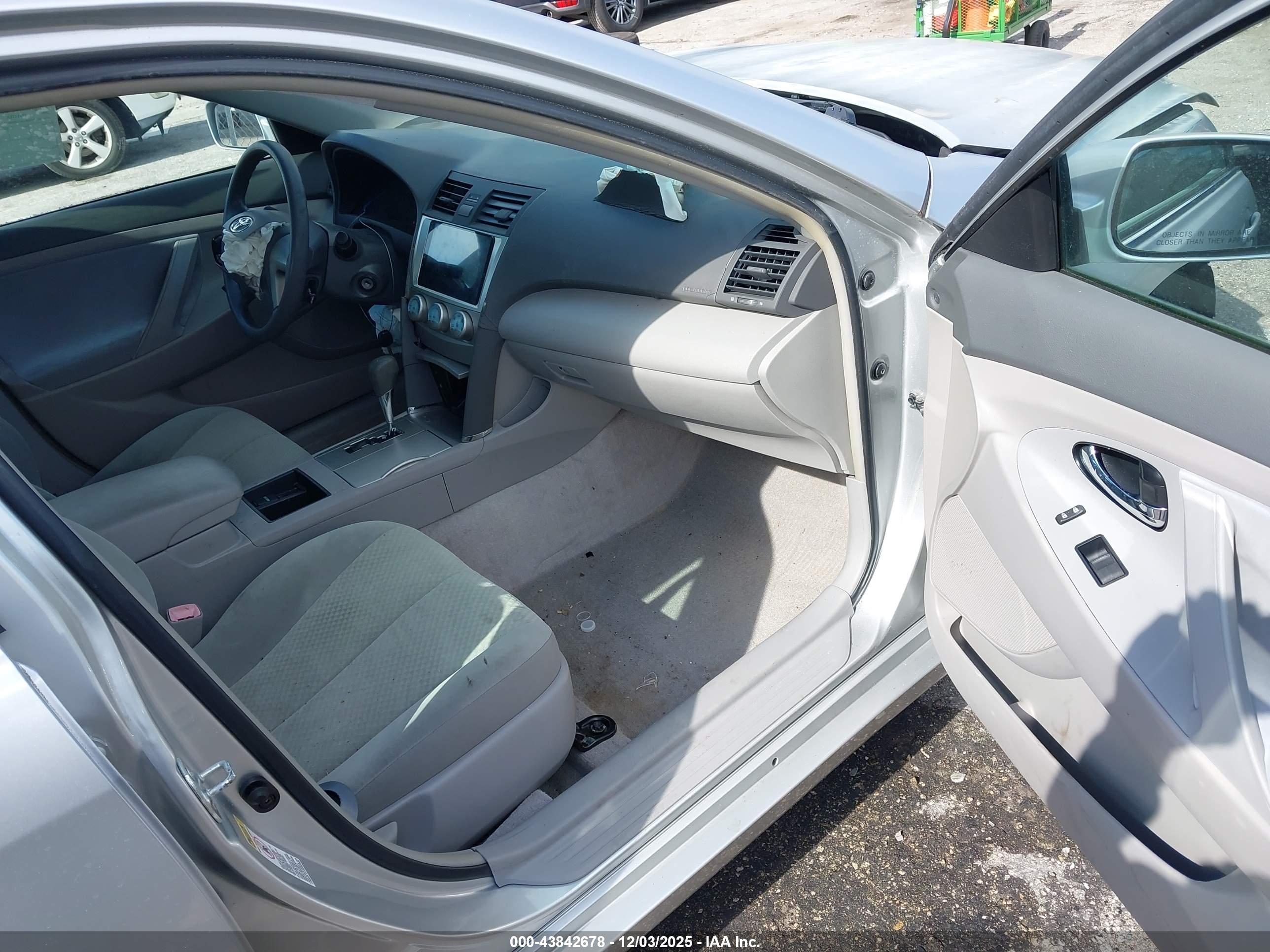 TOYOTA CAMRY image 5
