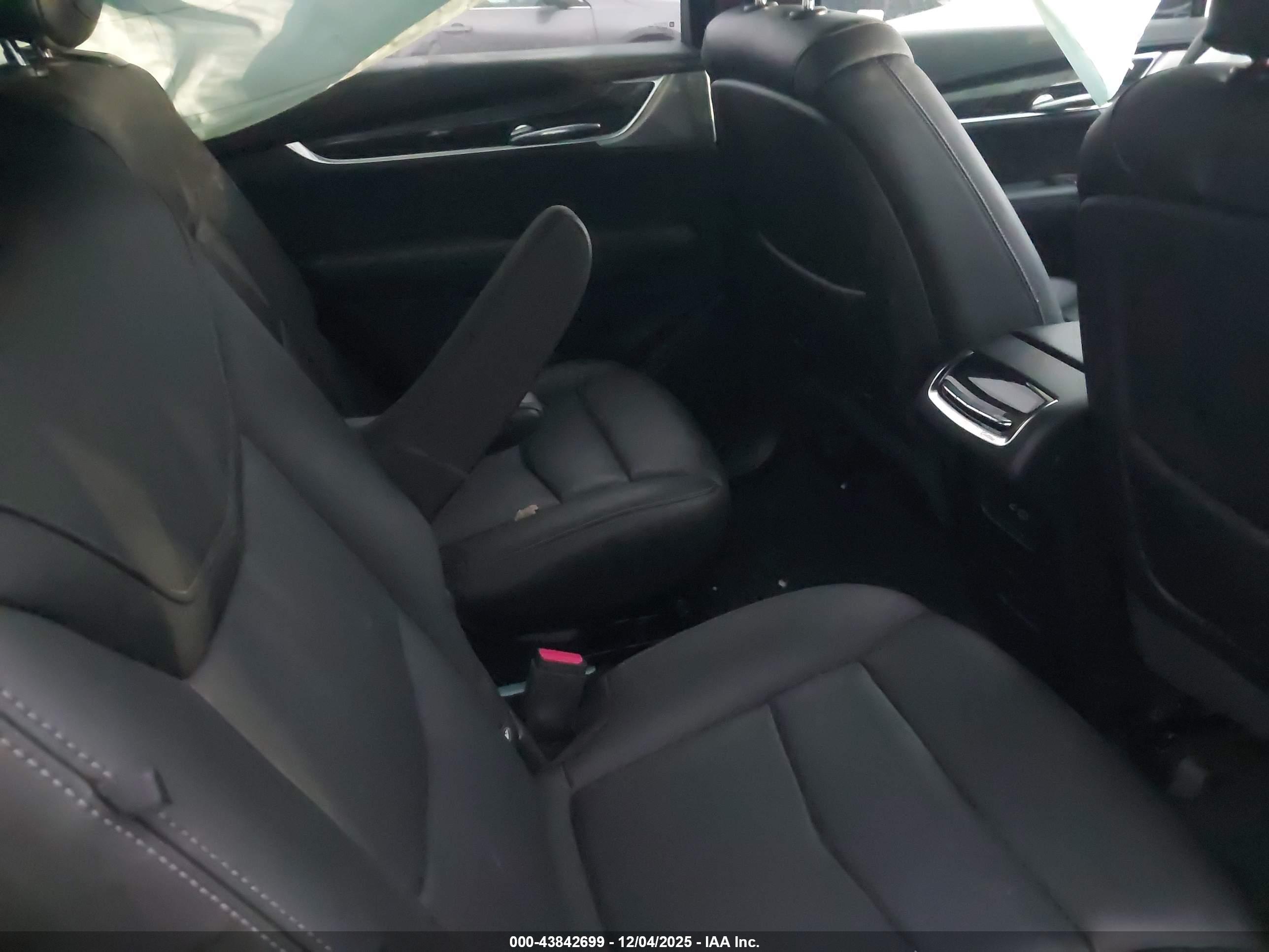 CADILLAC XT6 image 8