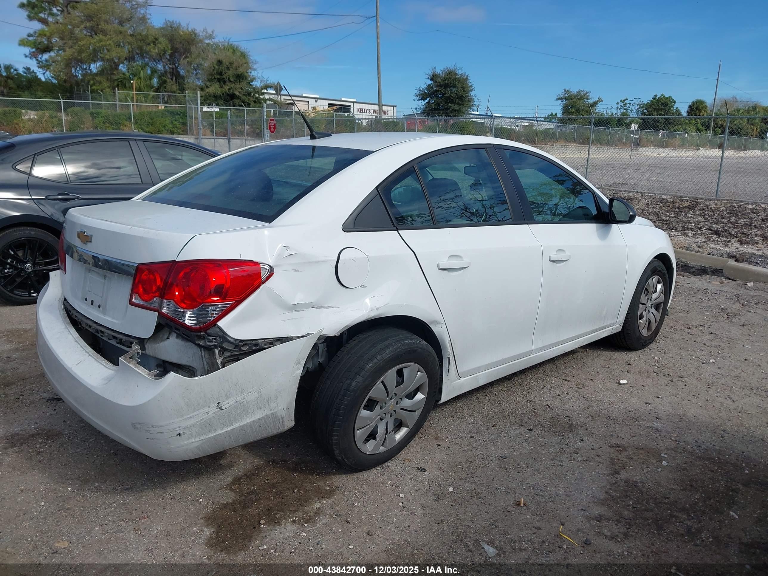 CHEVROLET CRUZE image 4