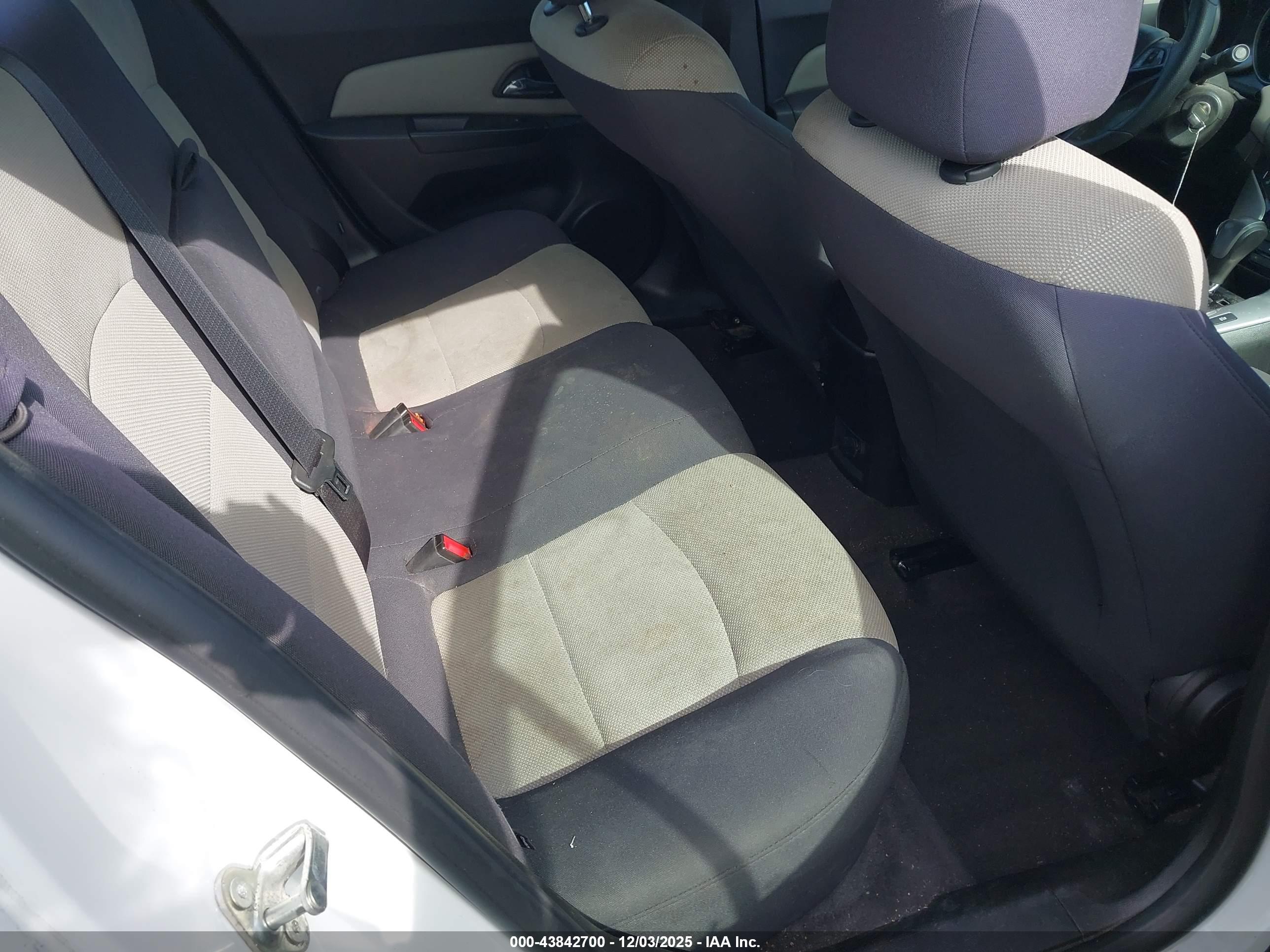 CHEVROLET CRUZE image 8