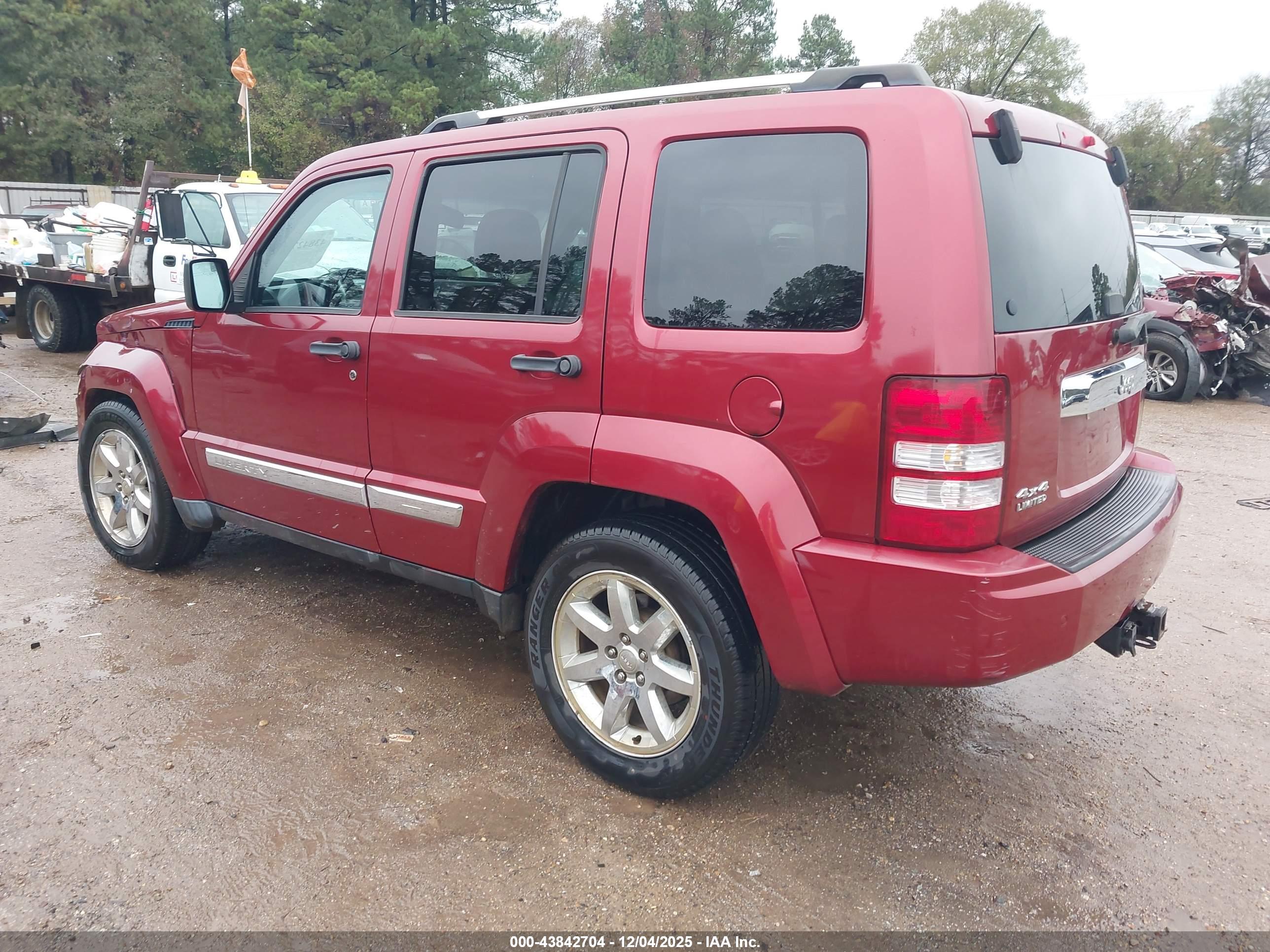 JEEP LIBERTY image 3