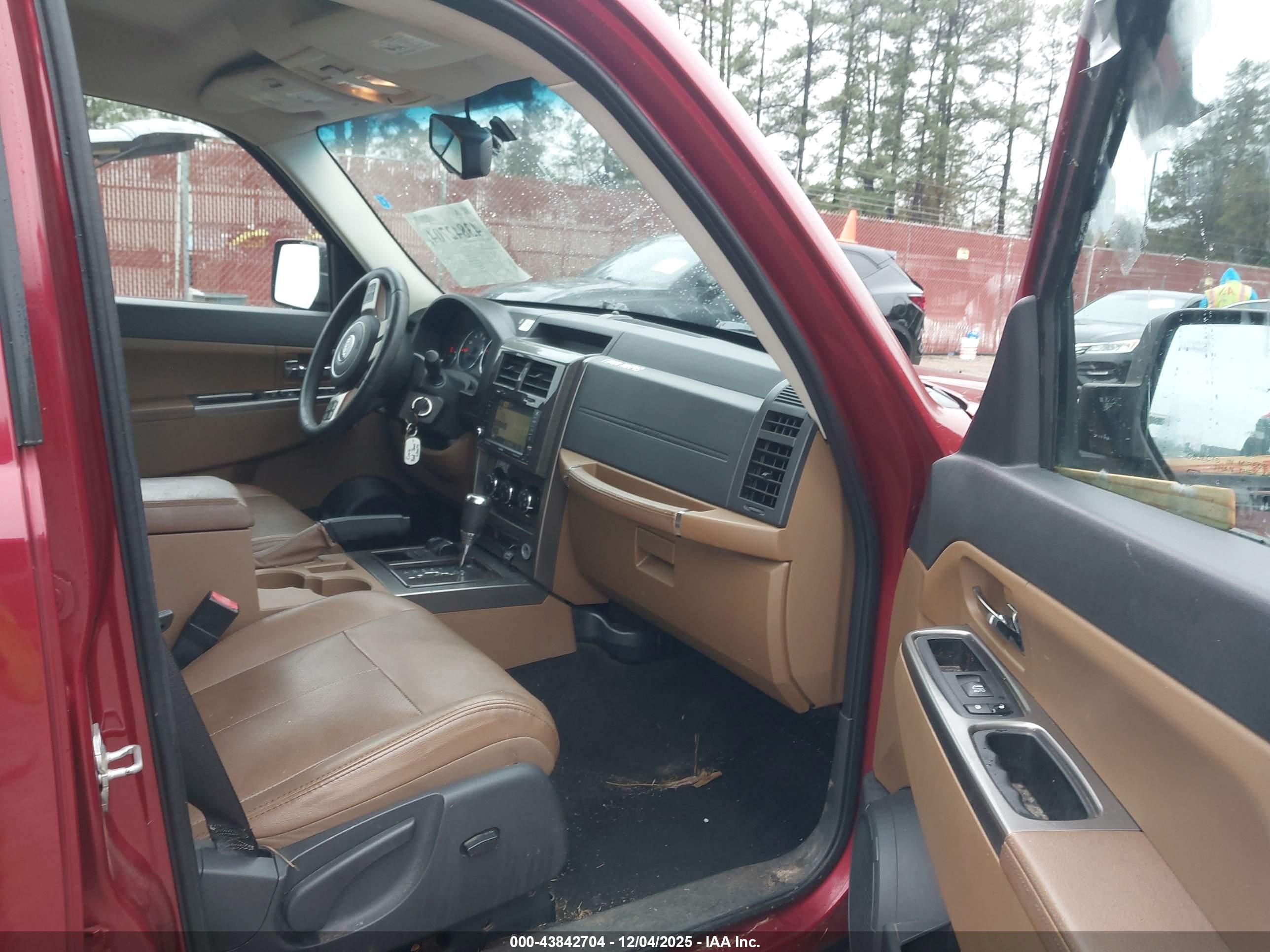 JEEP LIBERTY image 5