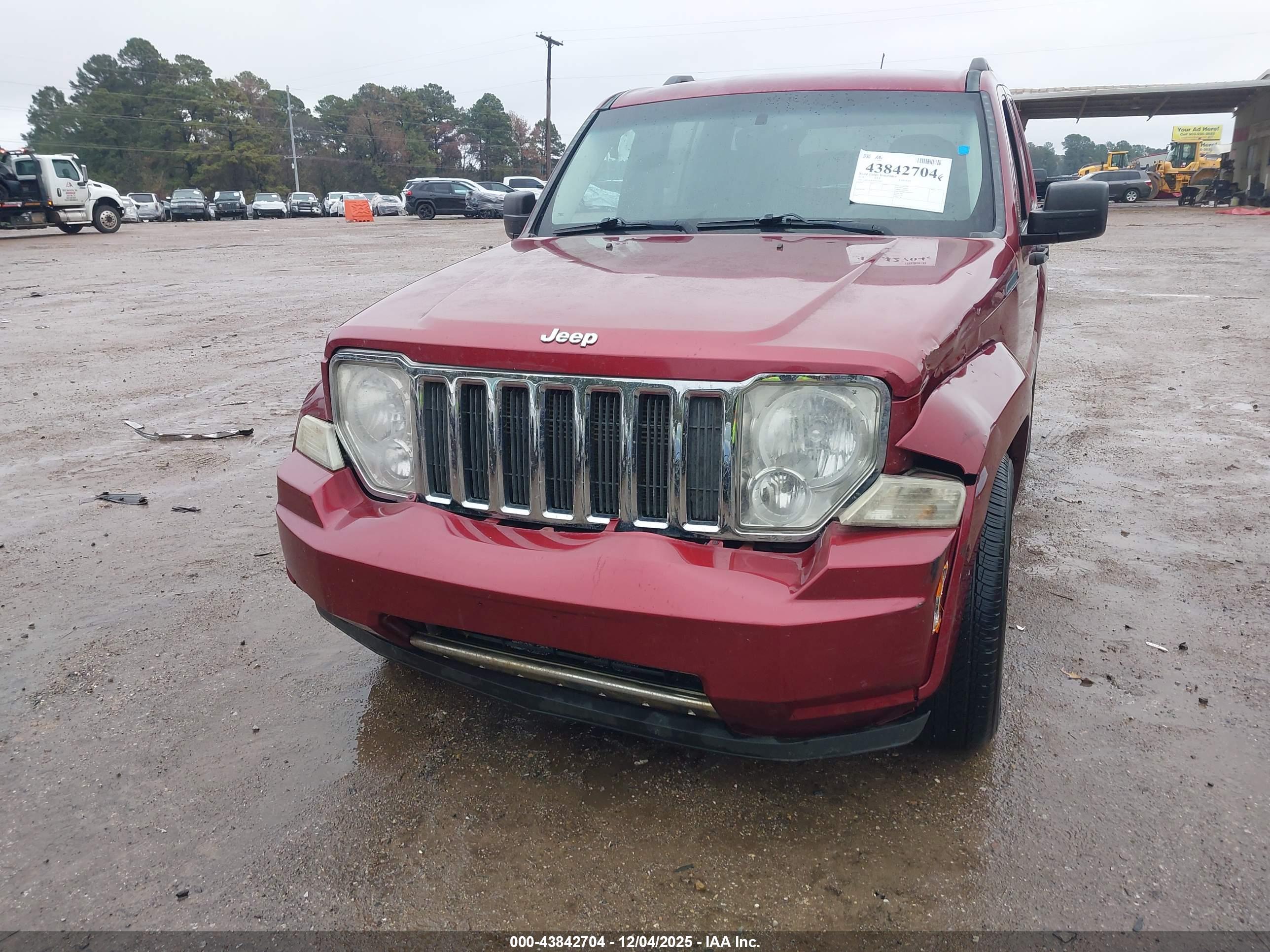 JEEP LIBERTY image 6