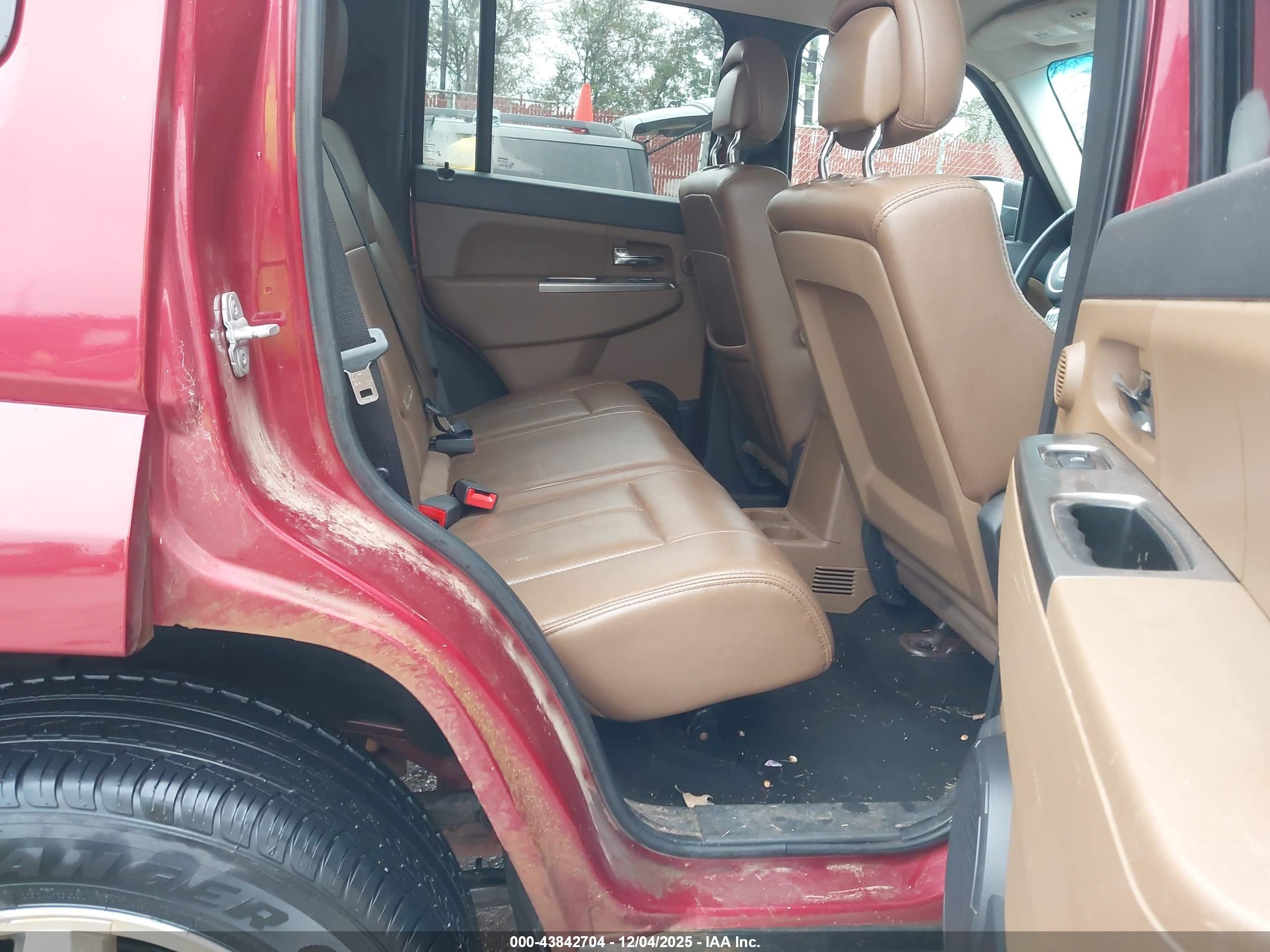 JEEP LIBERTY image 8
