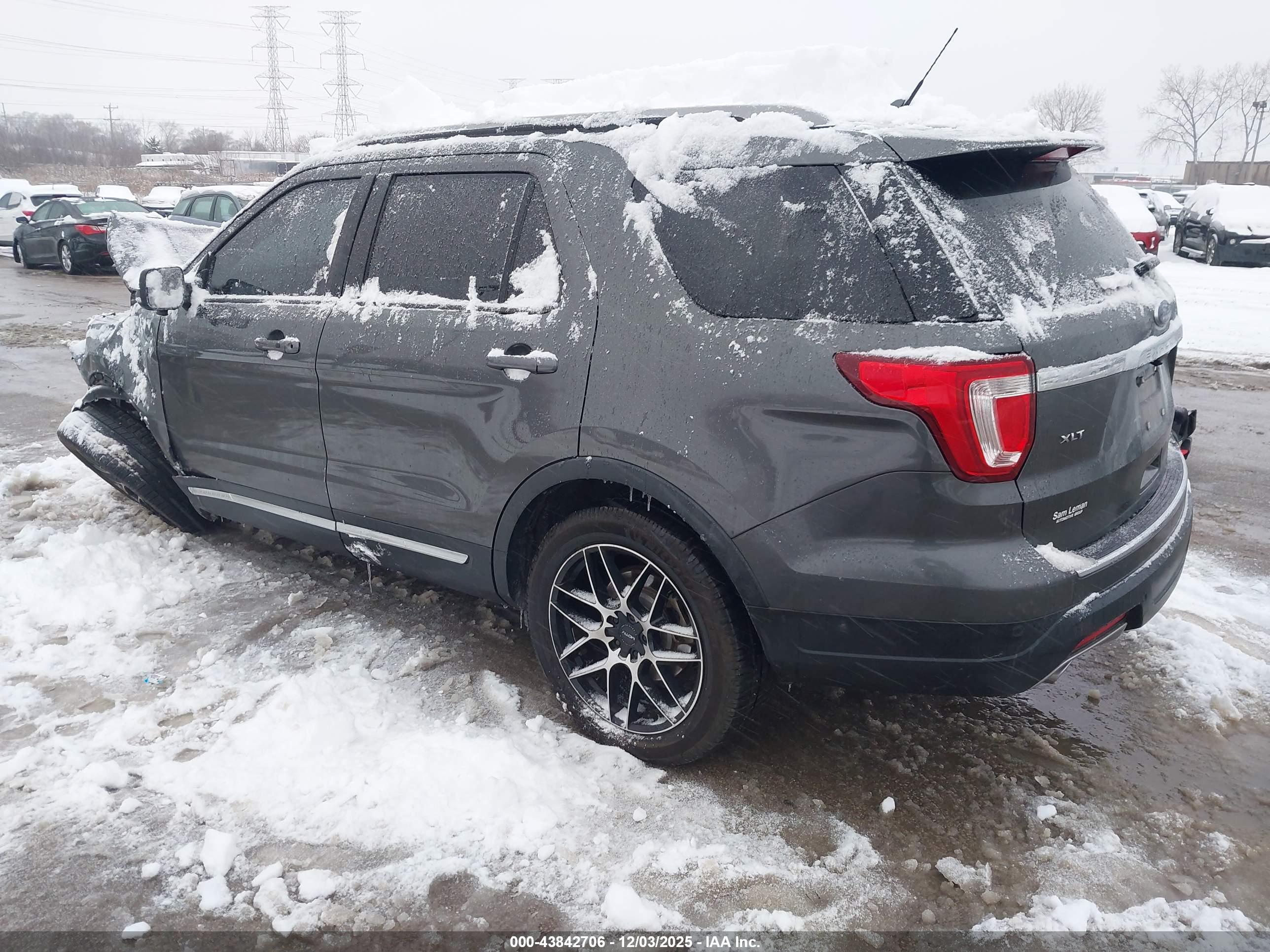 FORD EXPLORER image 3