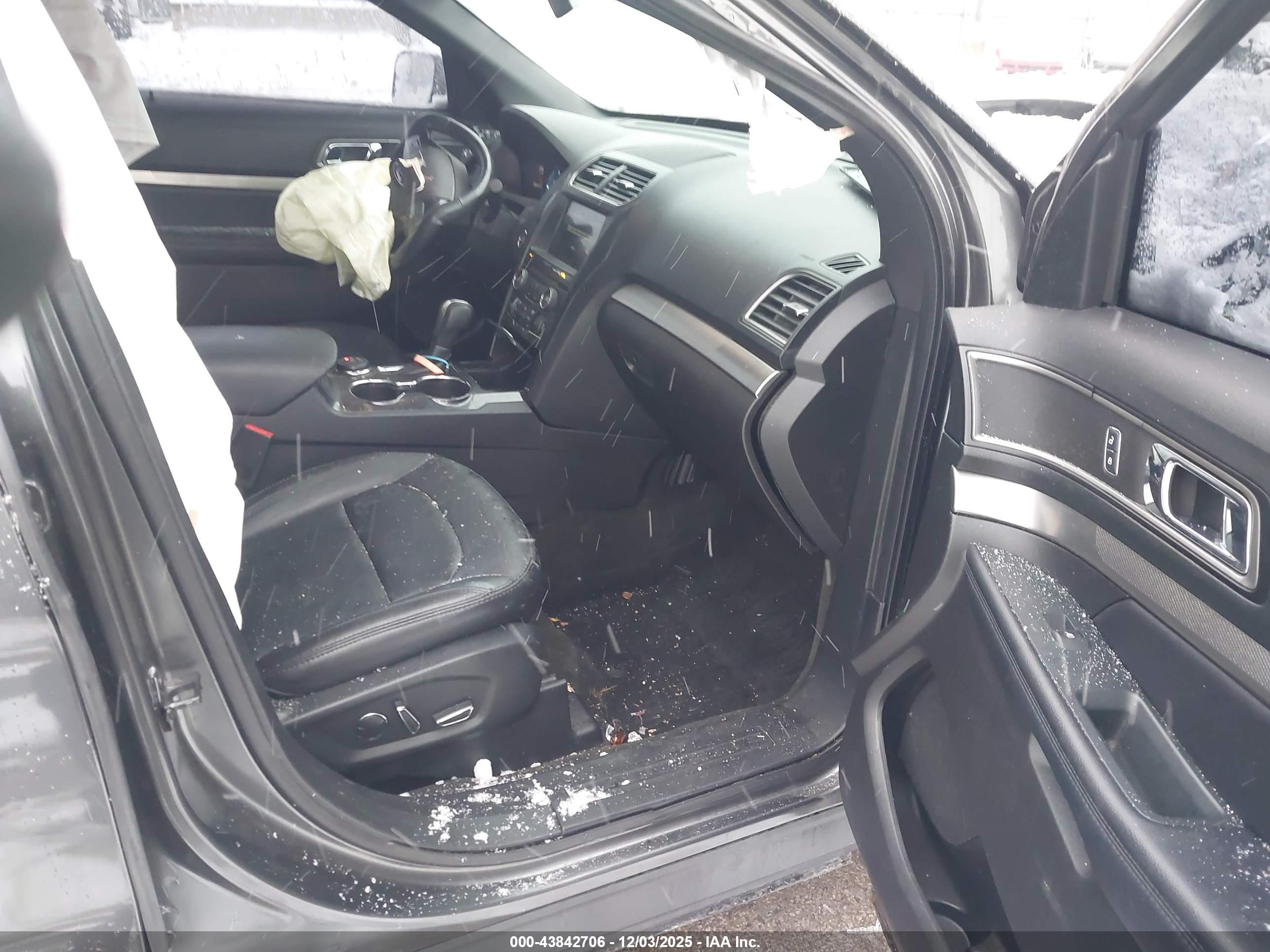 FORD EXPLORER image 5