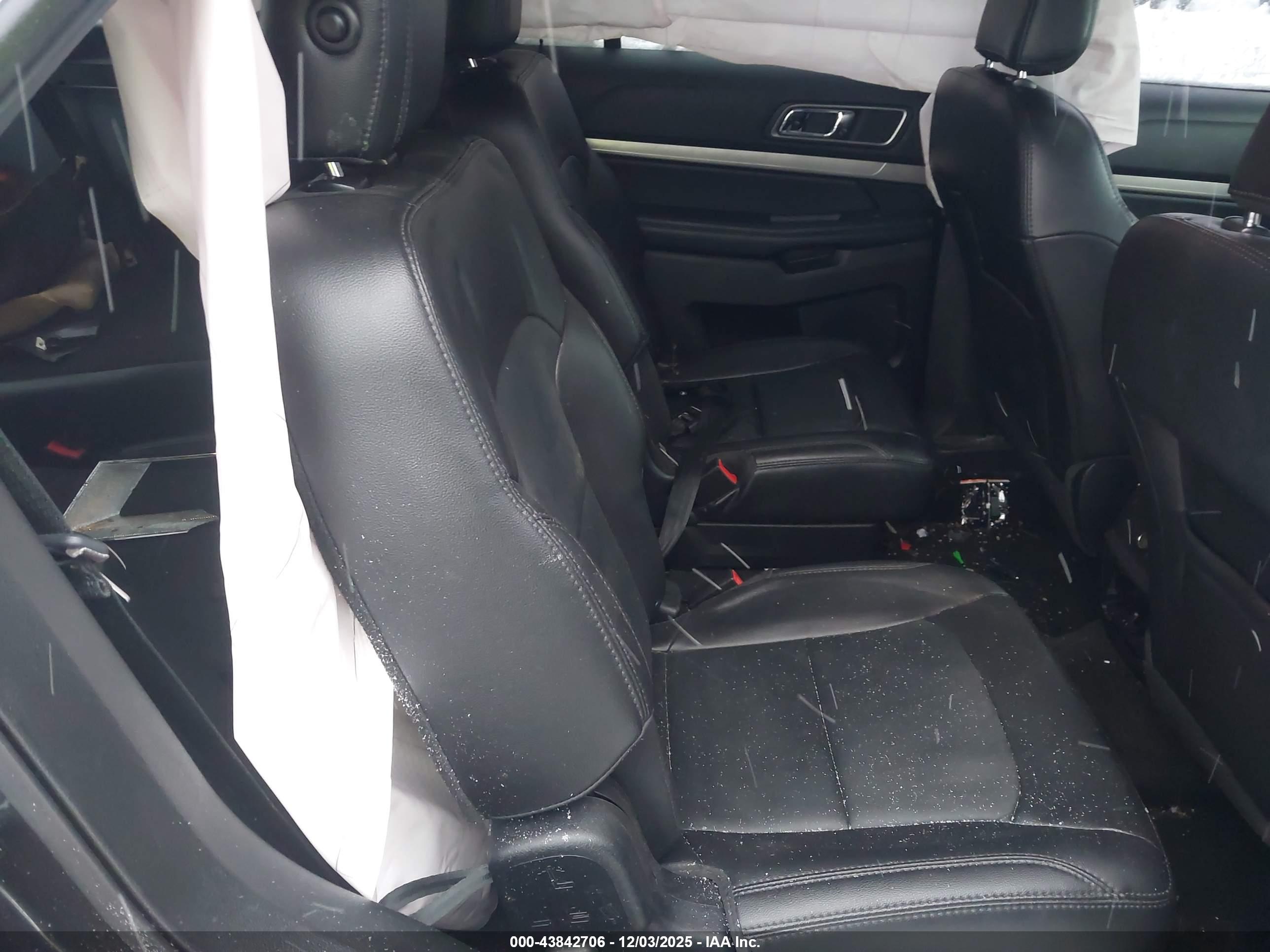 FORD EXPLORER image 8